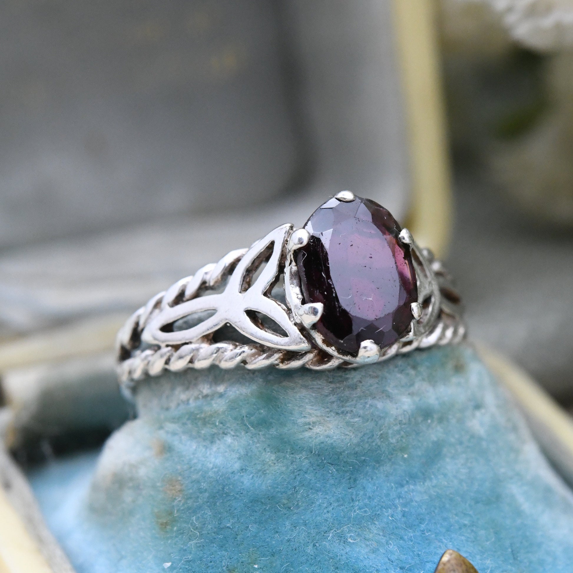 Vintage Sterling Silver Red Stone Ring Ornate Triquetra and Rope Twist Design 1980 - Openwork Statement Ring | UK Size - M | US Size - 6 1/4