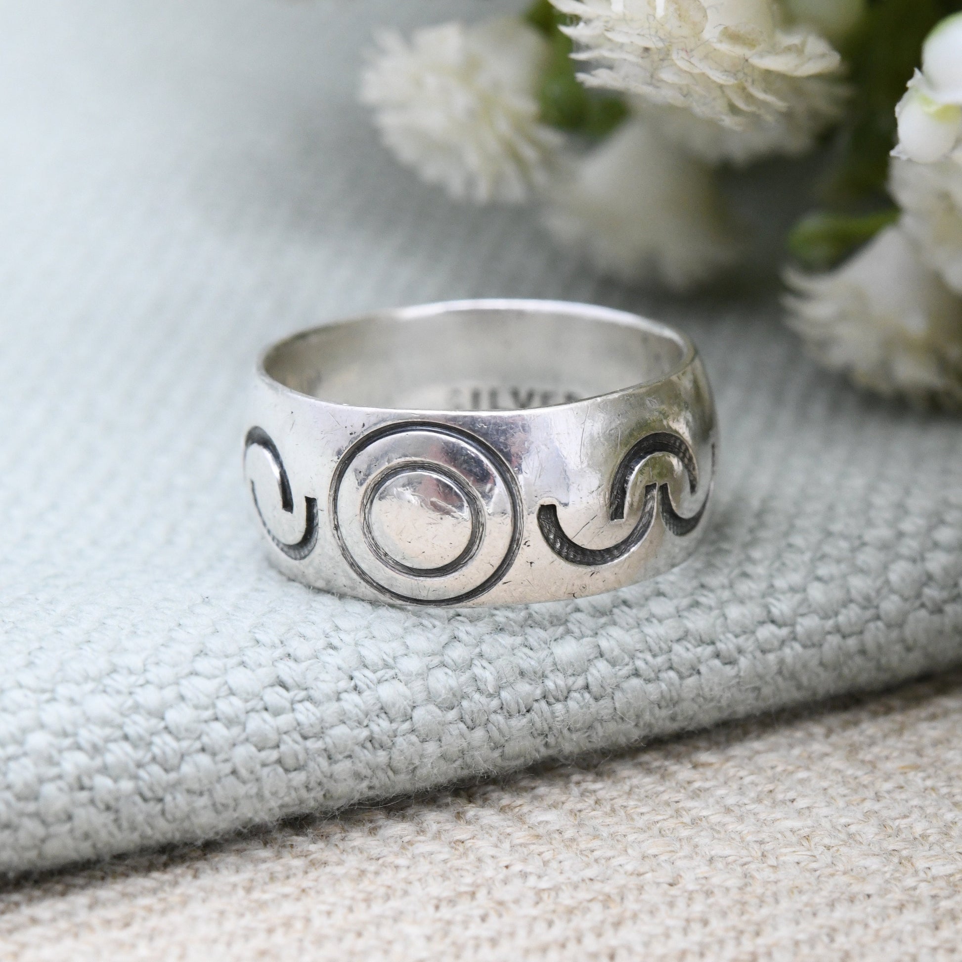 Vintage Sterling Silver Bubble Patterned Band Ring - Chunky Mid-Century Modernist | UK Size - N | US Size - 6 3/4