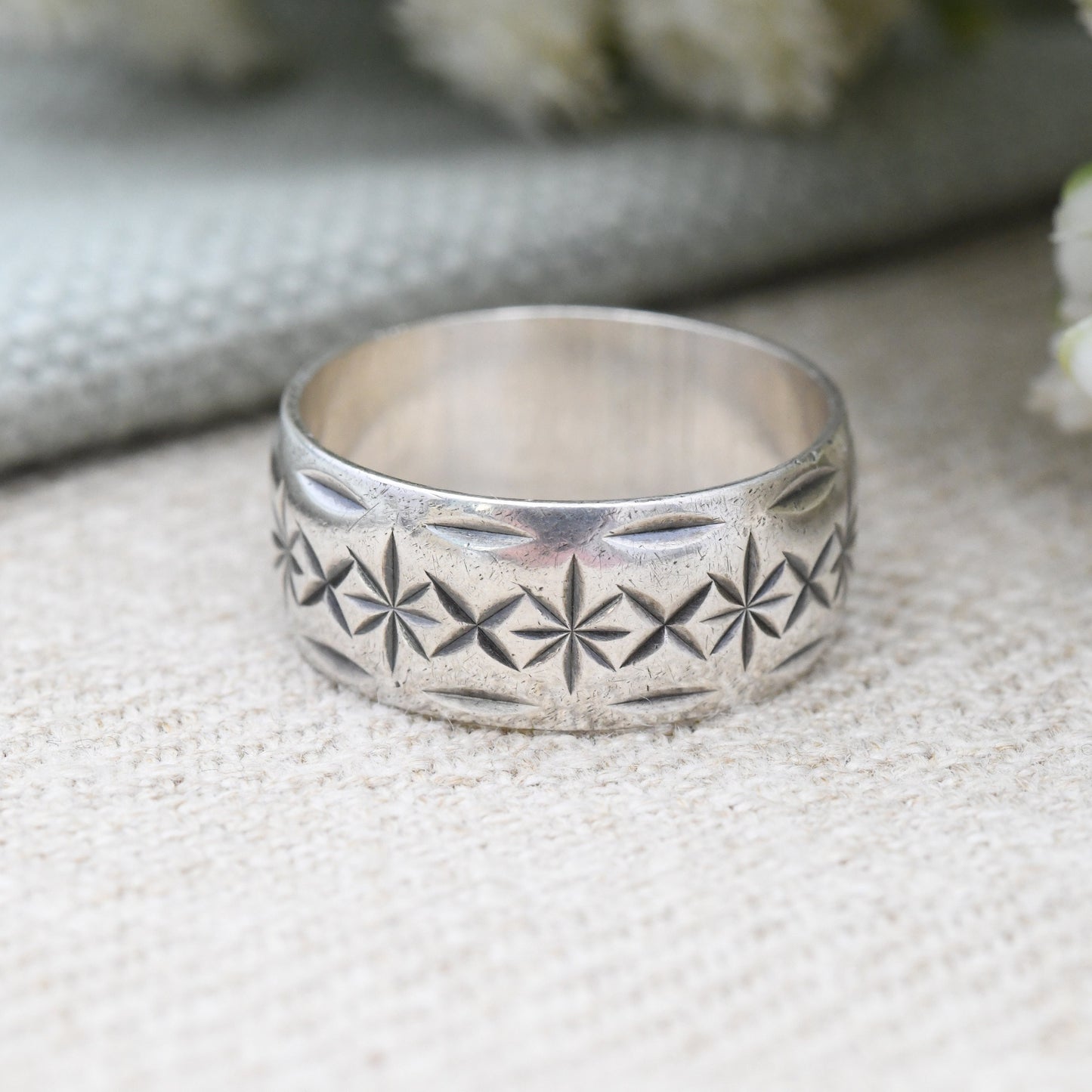 Vintage Sterling Silver Band Ring with Diamond Cut Star Design - Unisex Textured Silver | UK Size - P | US Size - 7 1/2