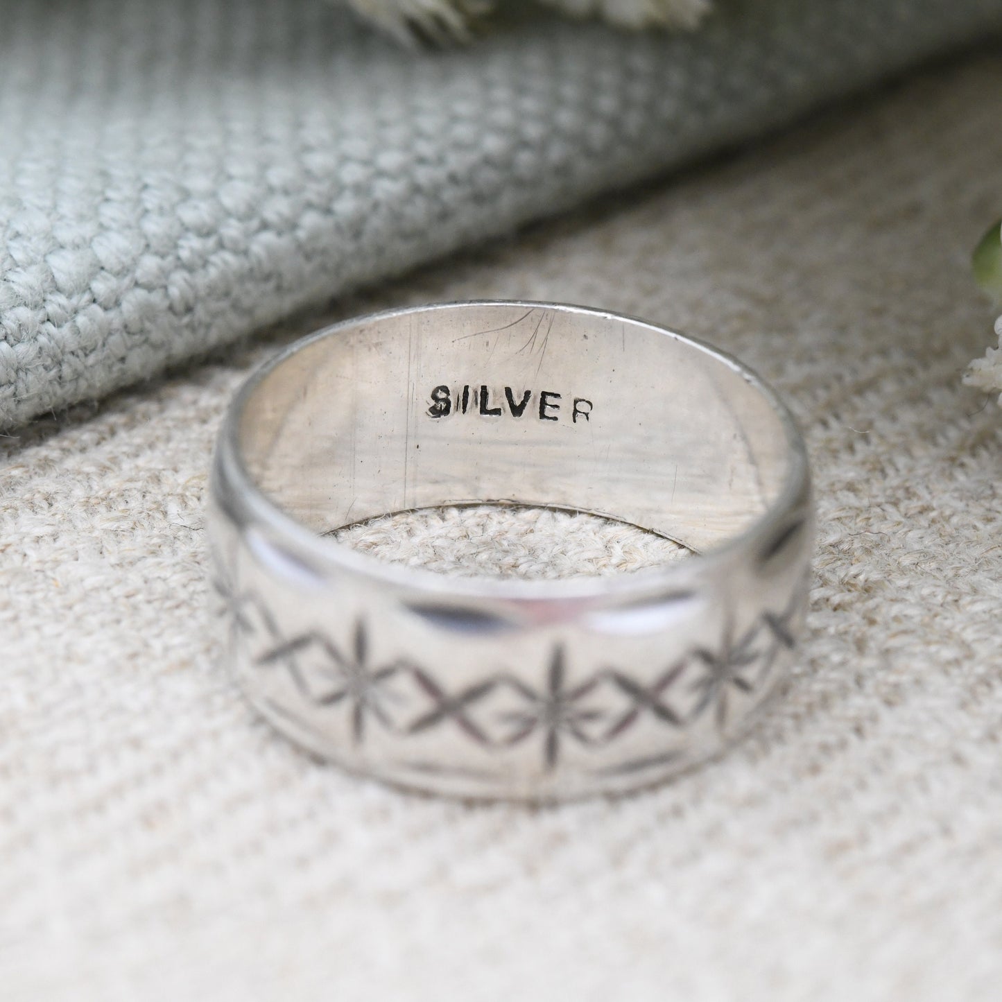 Vintage Sterling Silver Band Ring with Diamond Cut Star Design - Unisex Textured Silver | UK Size - P | US Size - 7 1/2