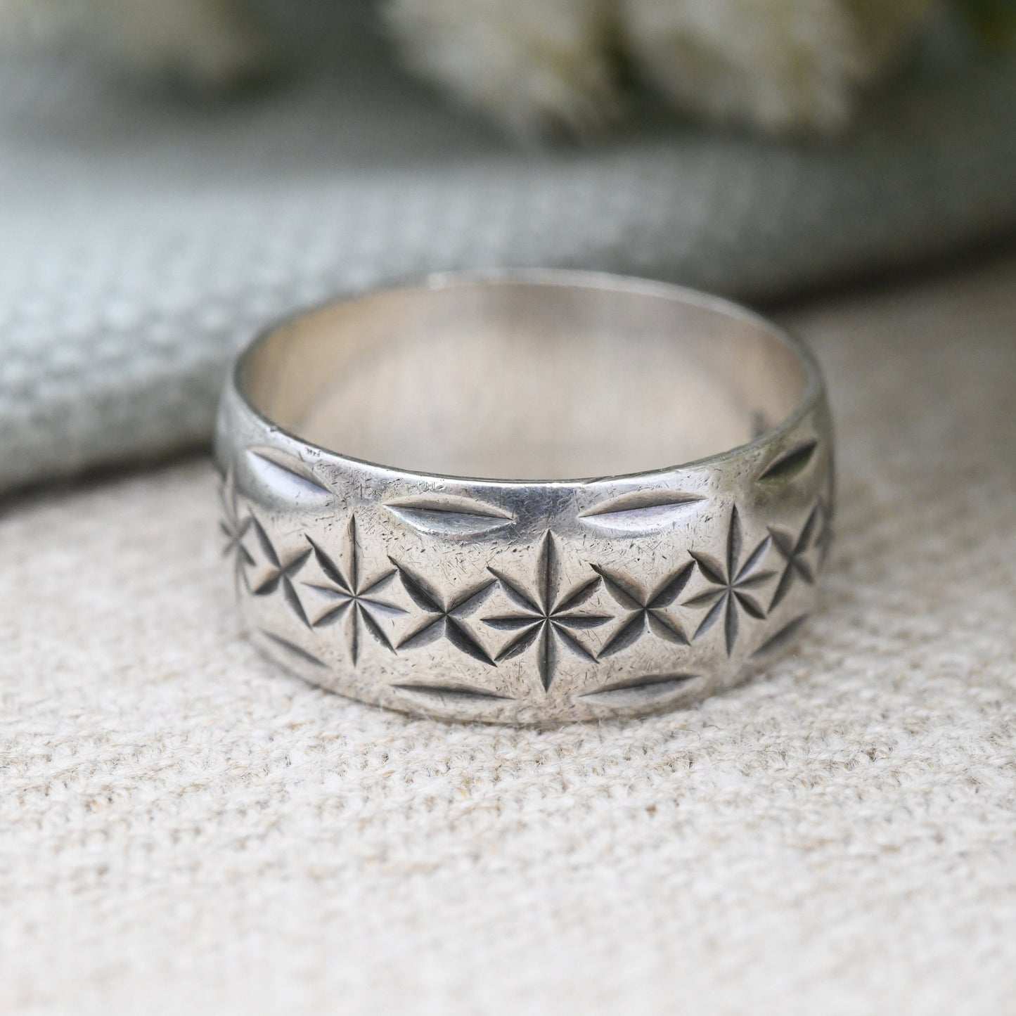 Vintage Sterling Silver Band Ring with Diamond Cut Star Design - Unisex Textured Silver | UK Size - P | US Size - 7 1/2