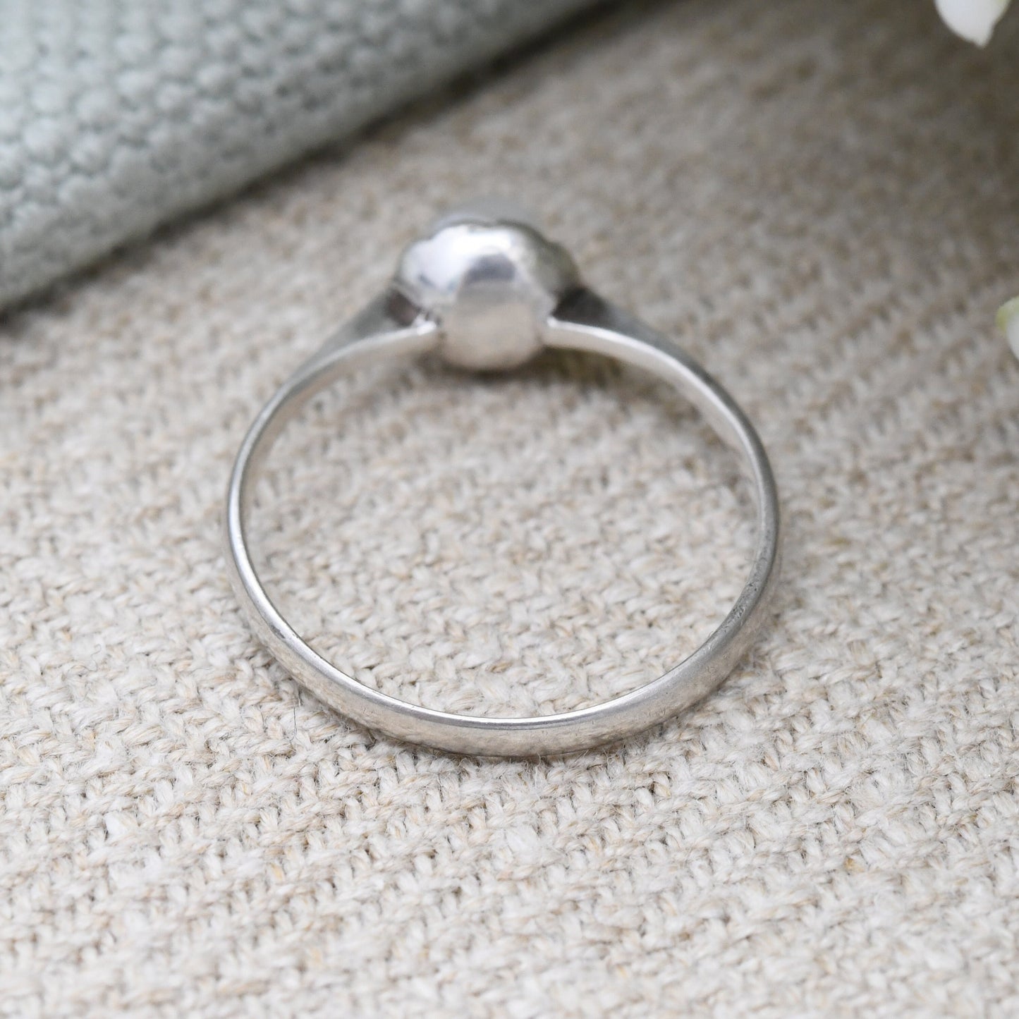 Vintage Sterling Silver Mother of Pearl Ring - Minimal Everyday Silver Jewellery | Pretty Gift Ring | UK Size - N | US Size - 6 3/4