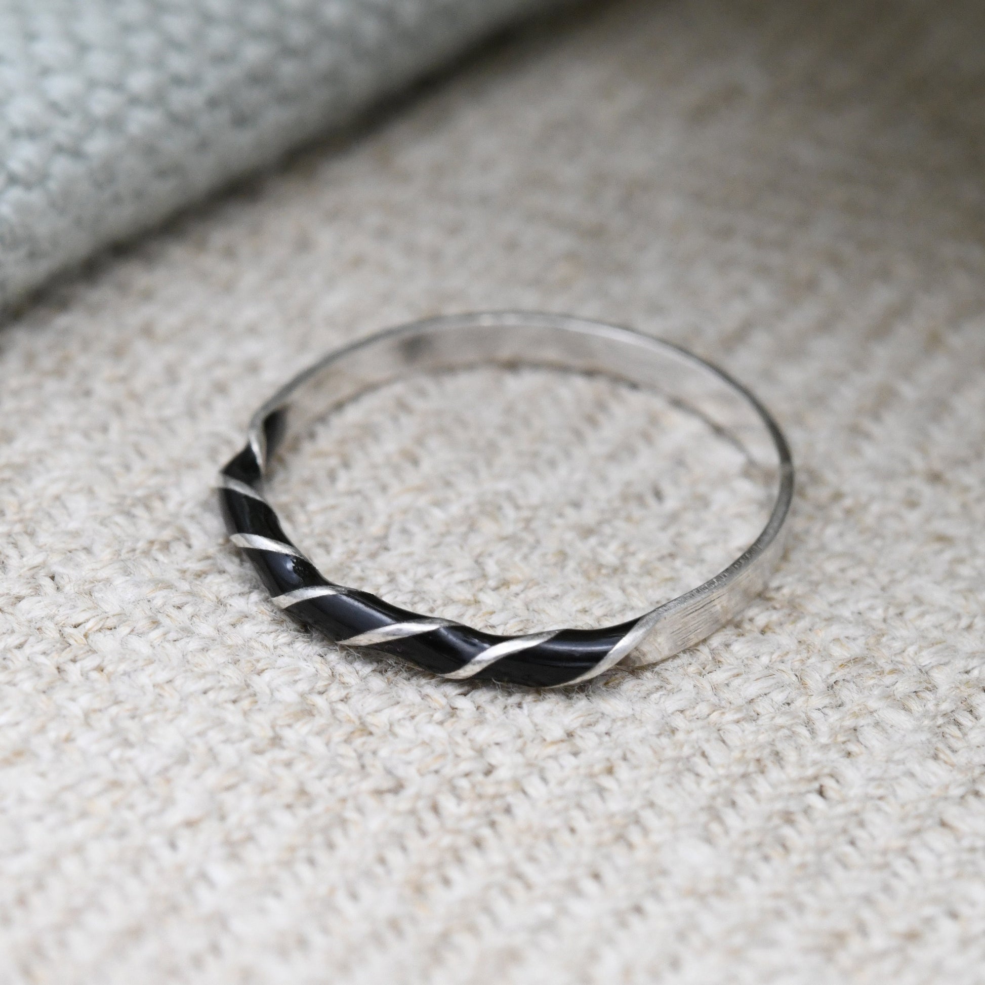 Vintage Spanish Silver Black Enamel Twisted Band Ring - Dainty Pinkie Ring | UK Size - I 1/2 | US Size - 4 1/2