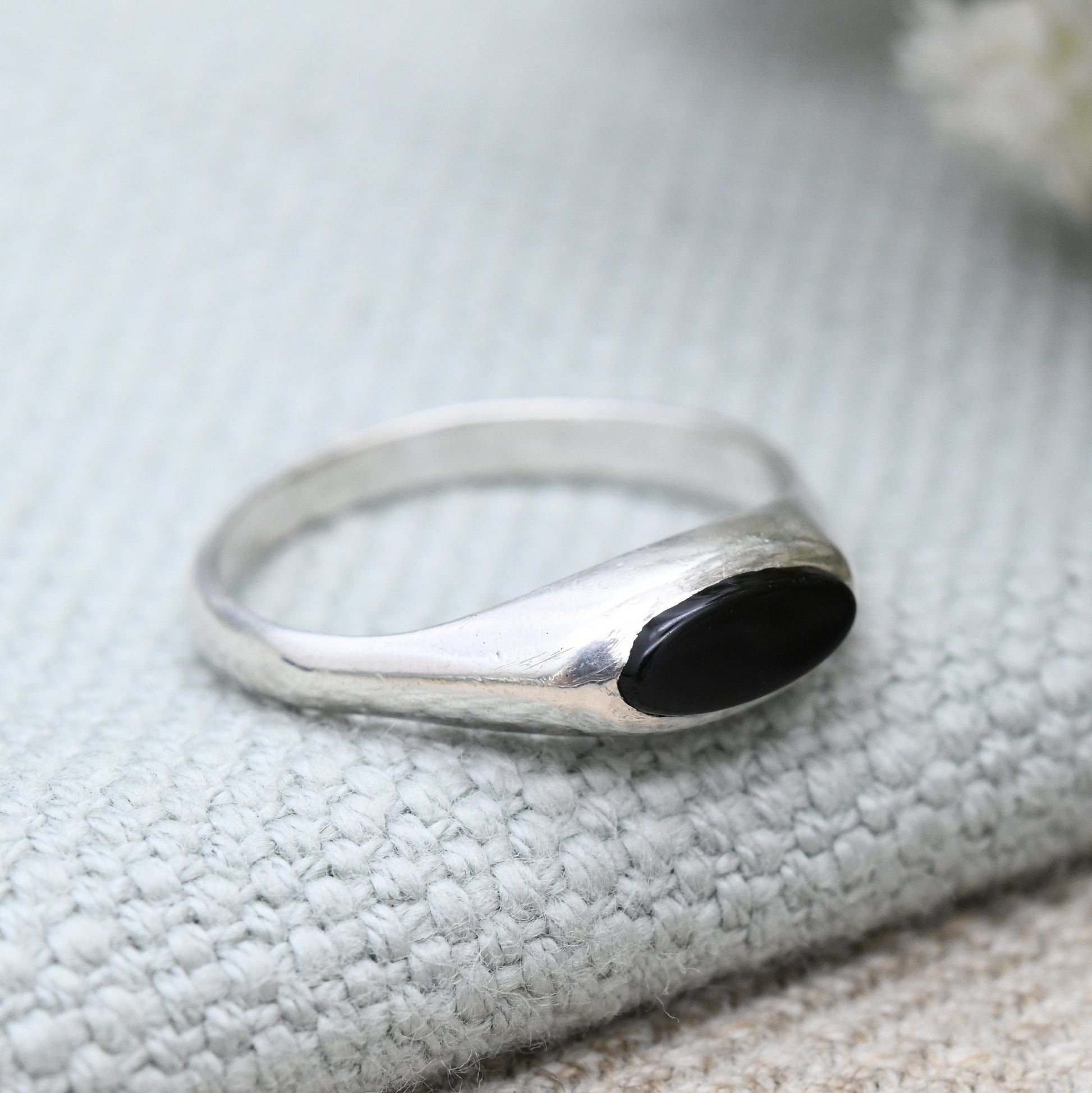 Vintage Sterling Silver Onyx Signet Ring - Unisex Oval Stone Ring | Minimal Black Stone Ring | UK Size - M 1/2 | US Size - 6 1/2