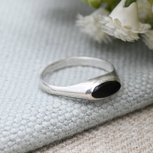 Vintage Sterling Silver Onyx Signet Ring - Unisex Oval Stone Ring | Minimal Black Stone Ring | UK Size - M 1/2 | US Size - 6 1/2