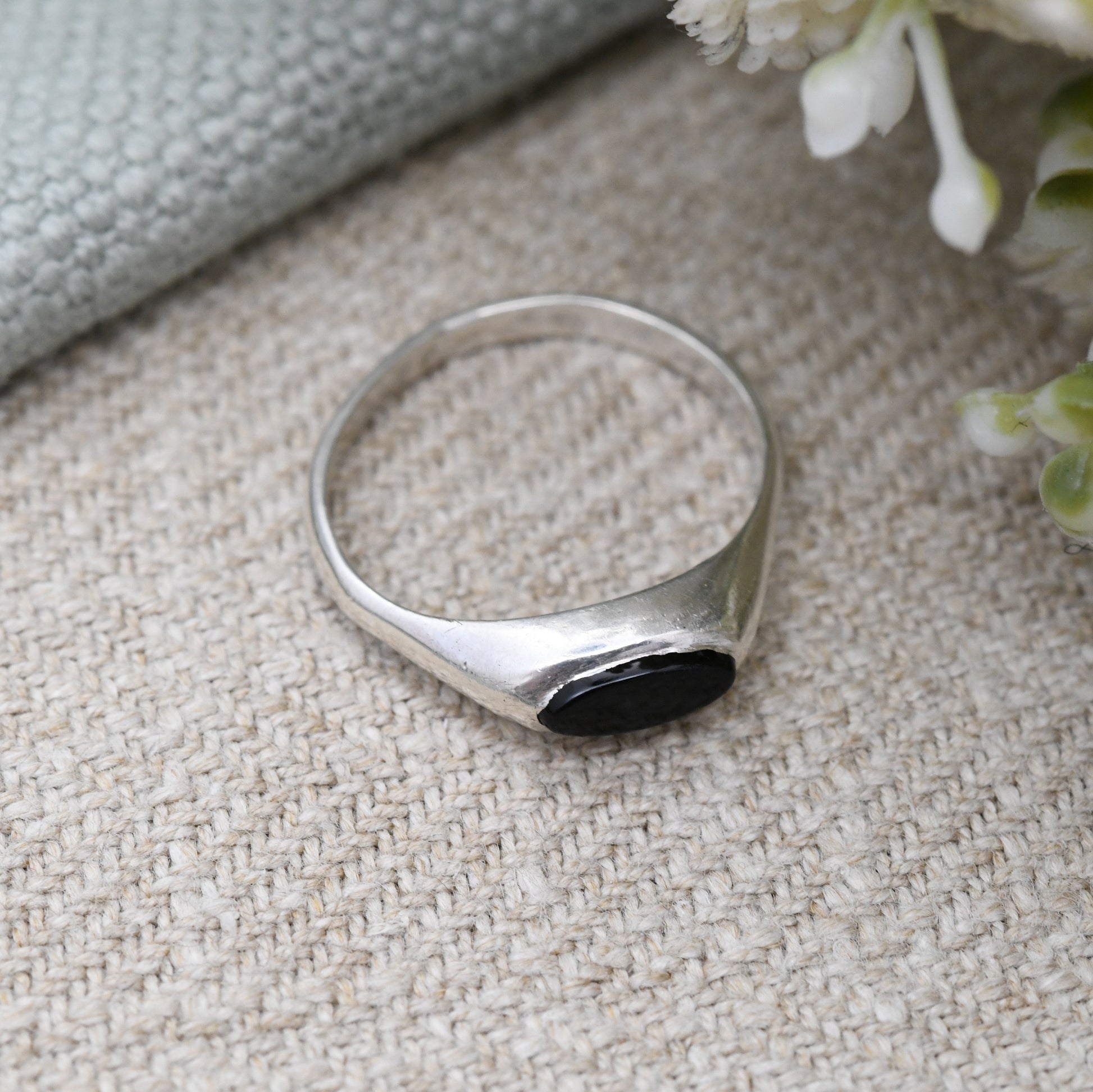 Vintage Sterling Silver Onyx Signet Ring - Unisex Oval Stone Ring | Minimal Black Stone Ring | UK Size - M 1/2 | US Size - 6 1/2