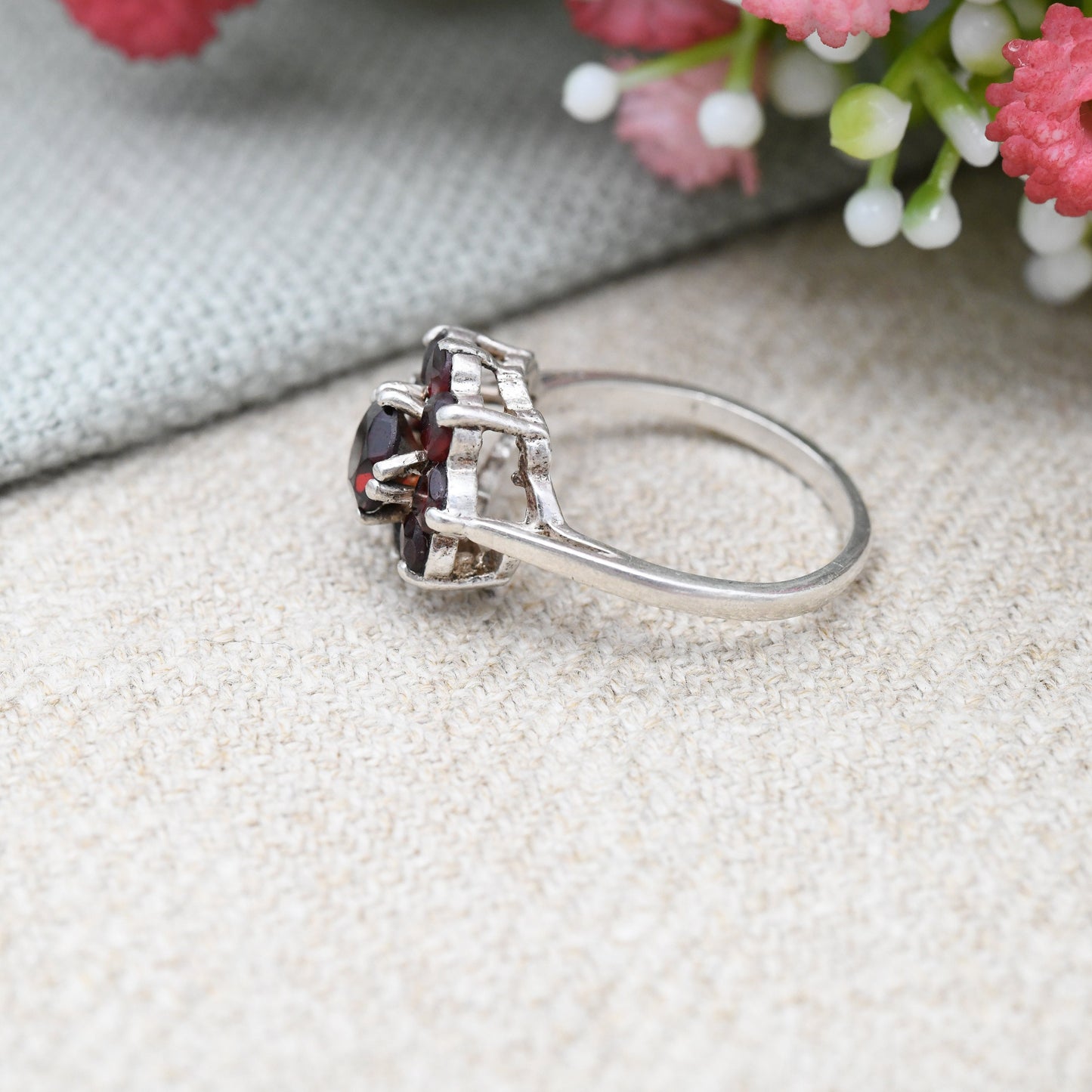 Vintage Sterling Silver Garnet Flower Ring - Pretty Floral Daisy Jewellery | January Birthday Gift | UK Size - M | US Size - 6