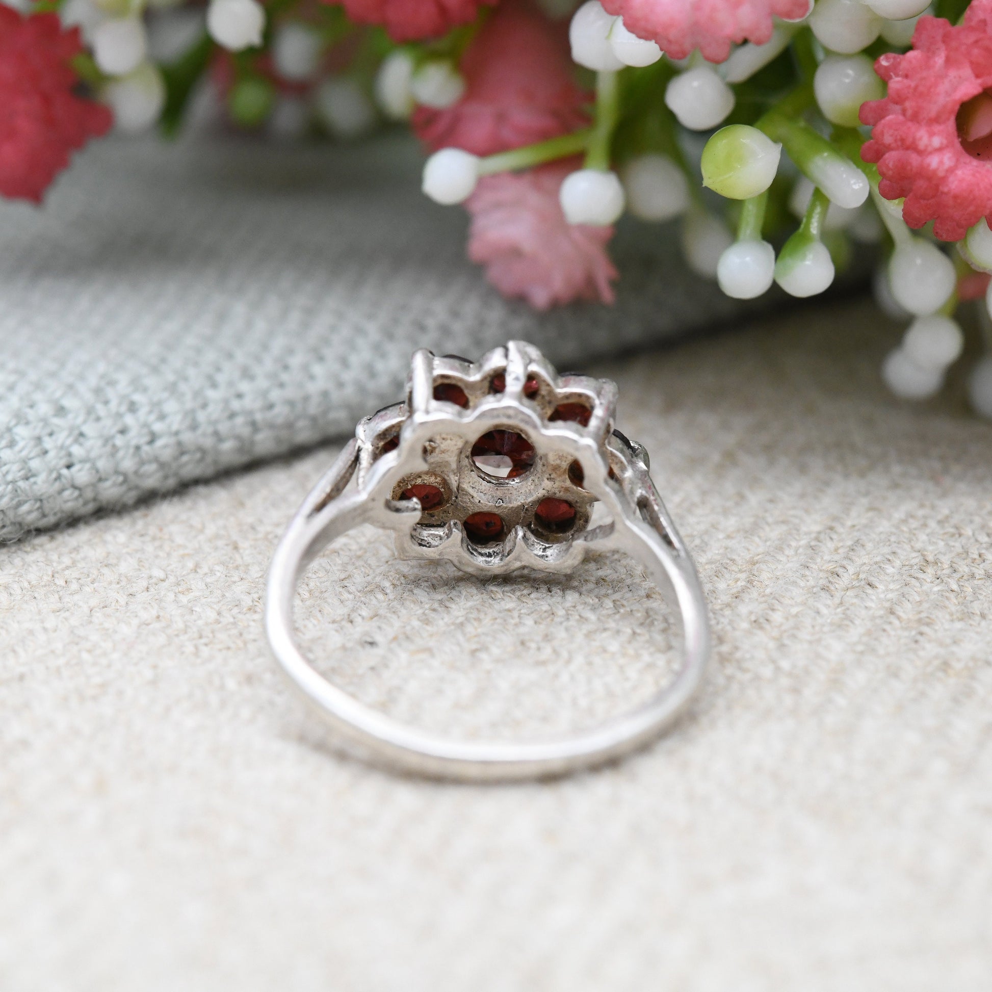 Vintage Sterling Silver Garnet Flower Ring - Pretty Floral Daisy Jewellery | January Birthday Gift | UK Size - M | US Size - 6