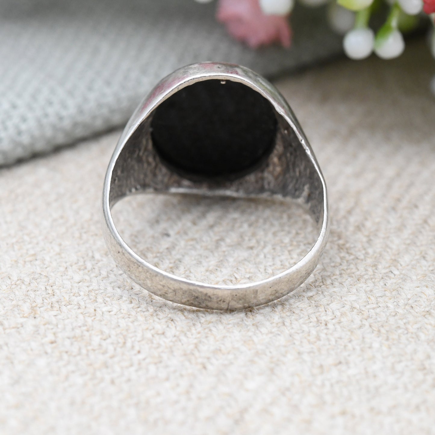 Vintage Sterling Silver Onyx Signet Ring 1977 - Chunky Gemstone Unisex Jewellery | Middle Finger Ring | UK Size - P | US Size - 7 3/4