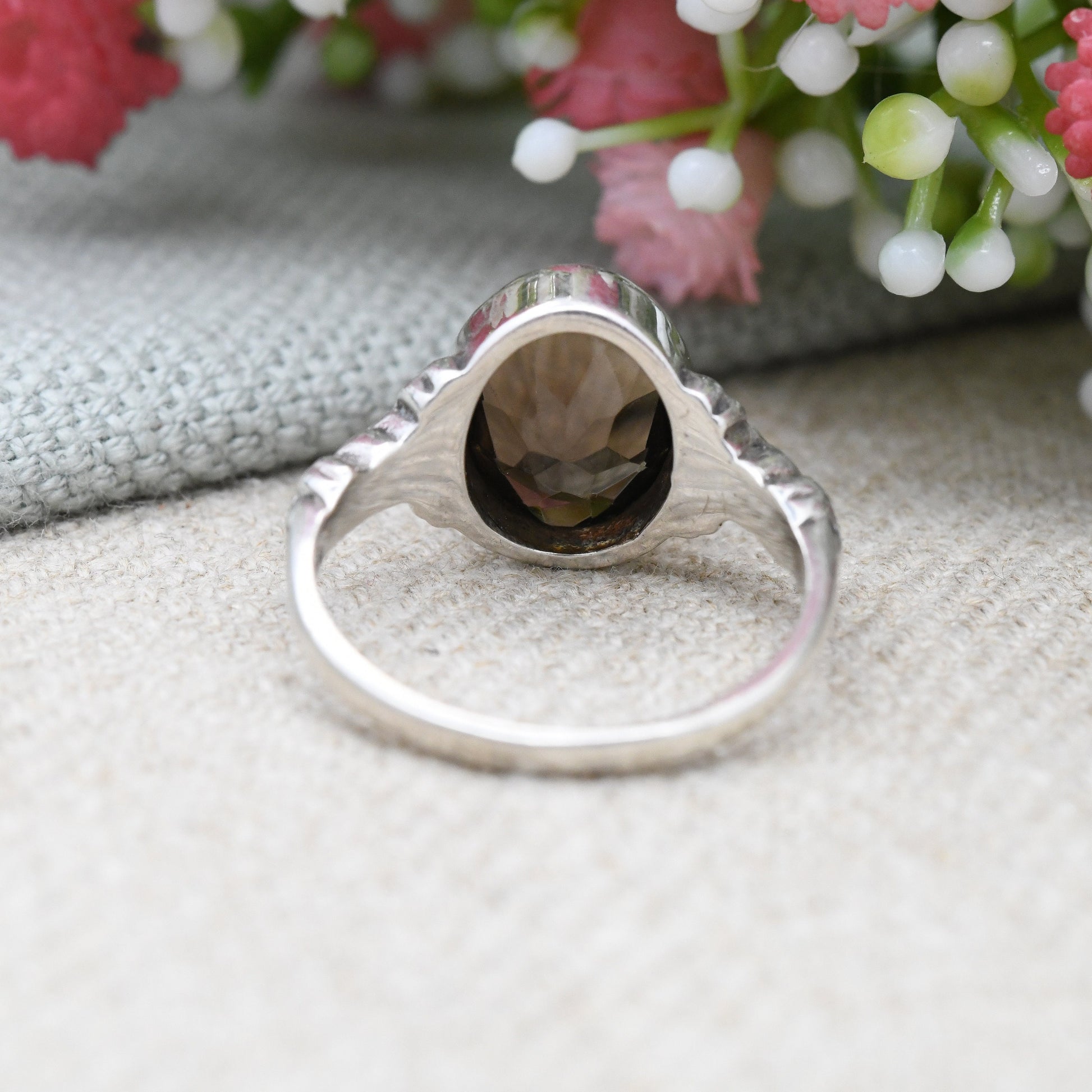 Vintage Sterling Silver Smoky Quartz Ring with Pretty Shoulders - Chunky Mid-Century Silver Jewellery | UK Size - P 1/2 | US Size - 7 3/4