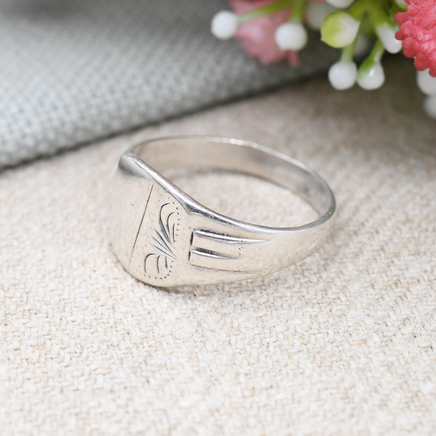 Vintage Sterling Silver Signet Ring - Pretty Engraved Design | Mid-Century Unisex Ring | Blank for Engraving | UK Size - U | US Size - 10