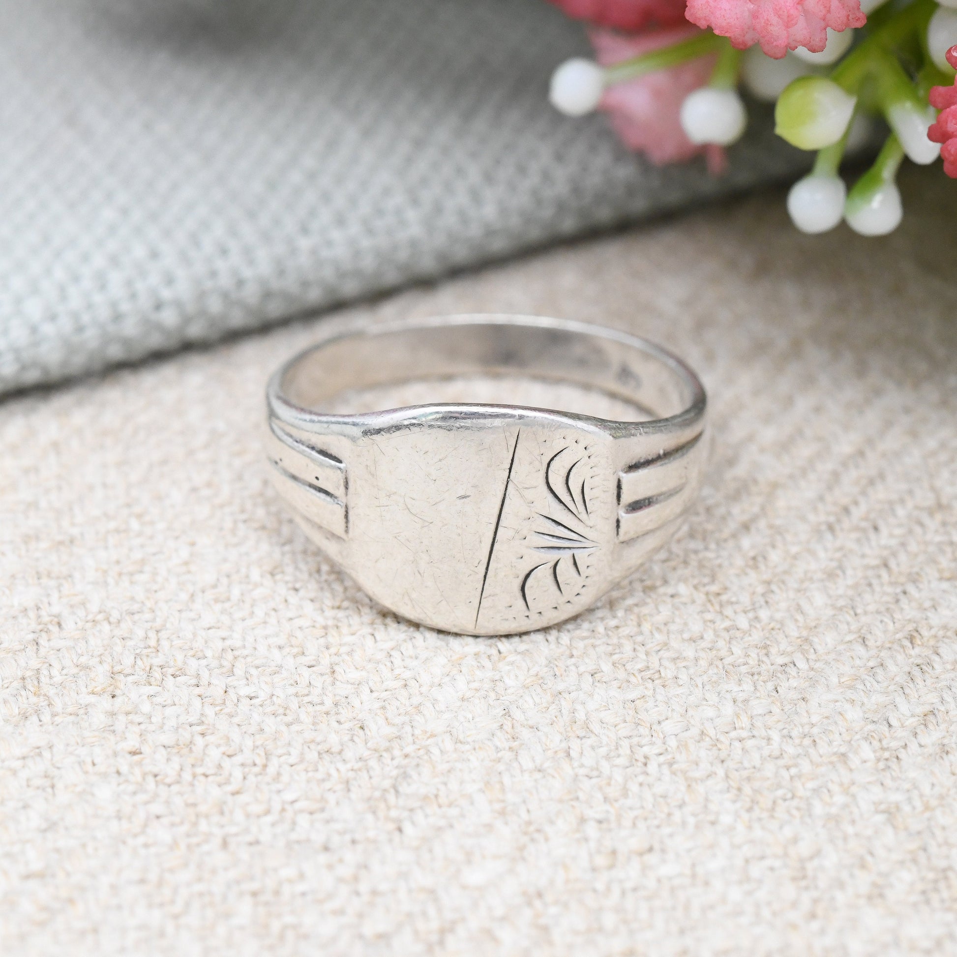 Vintage Sterling Silver Signet Ring - Pretty Engraved Design | Mid-Century Unisex Ring | Blank for Engraving | UK Size - U | US Size - 10