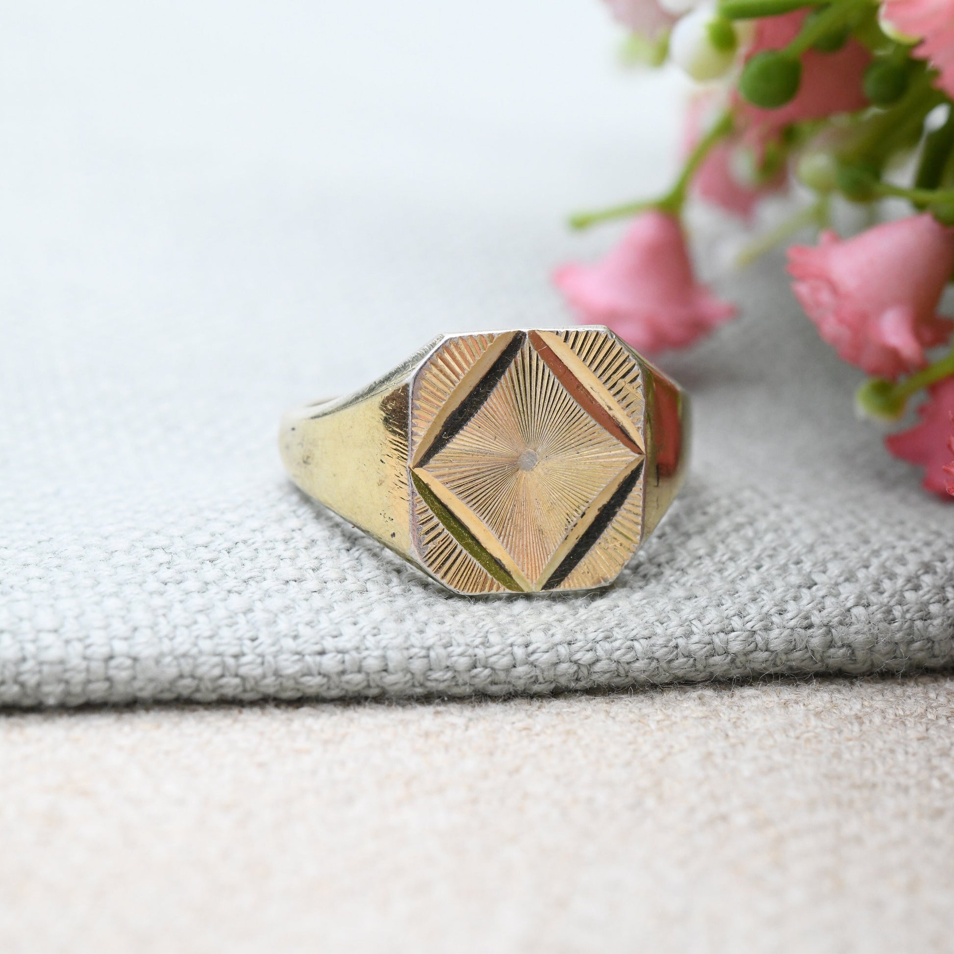 Vintage 9ct Gold Plated Sterling Silver Signet Ring - Diamond Cut Engraving | Middle Finger Ring | Gift for Him | UK Size - U | US Size - 10