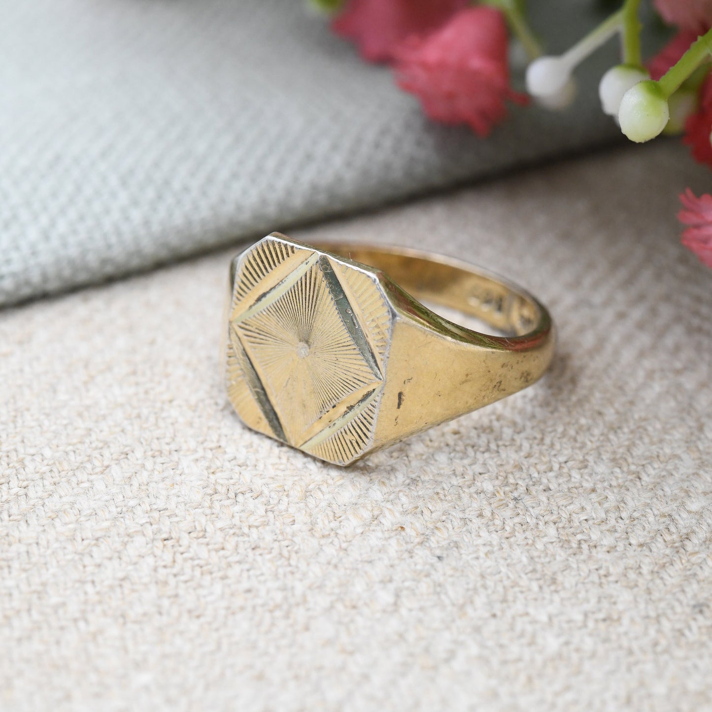 Vintage 9ct Gold Plated Sterling Silver Signet Ring - Diamond Cut Engraving | Middle Finger Ring | Gift for Him | UK Size - U | US Size - 10