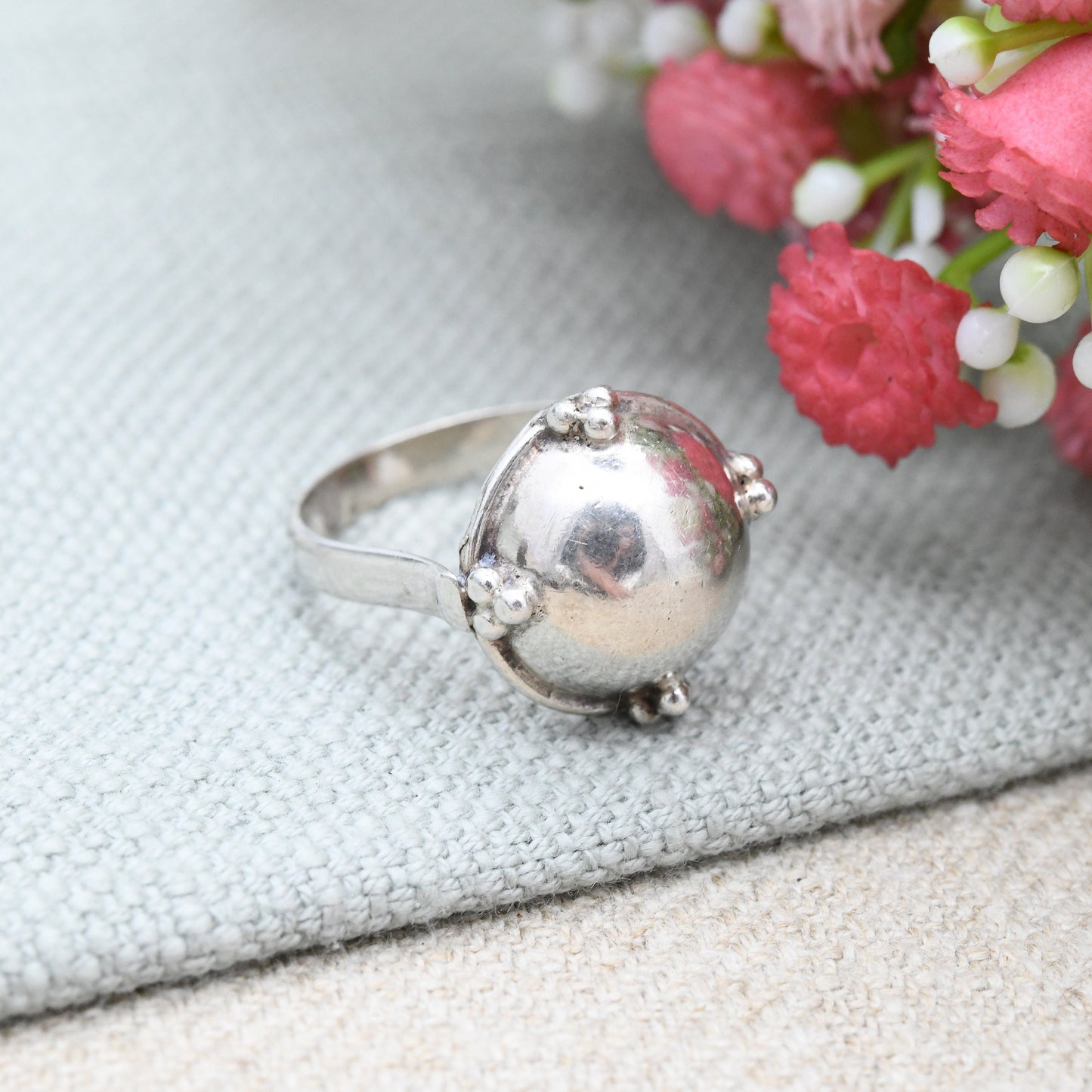 Vintage Sterling Silver Ball Ring Puffed Circle Design - Modernist Unisex Silver | UK Size - Q | US Size - 8