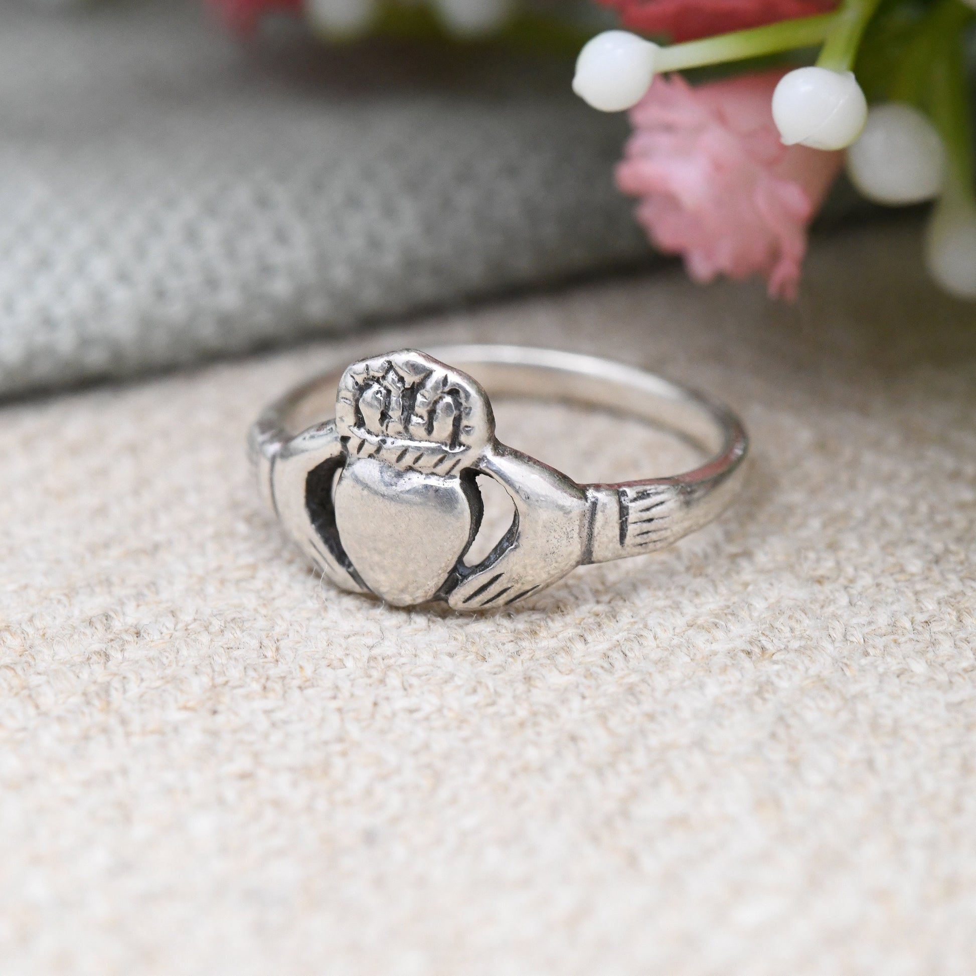 Vintage Sterling Silver Claddagh Ring Hand Holding Crowned Heart - Irish Symbol Love Loyalty Friendship | Small UK Size - I 1/2 | US - 4 1/2