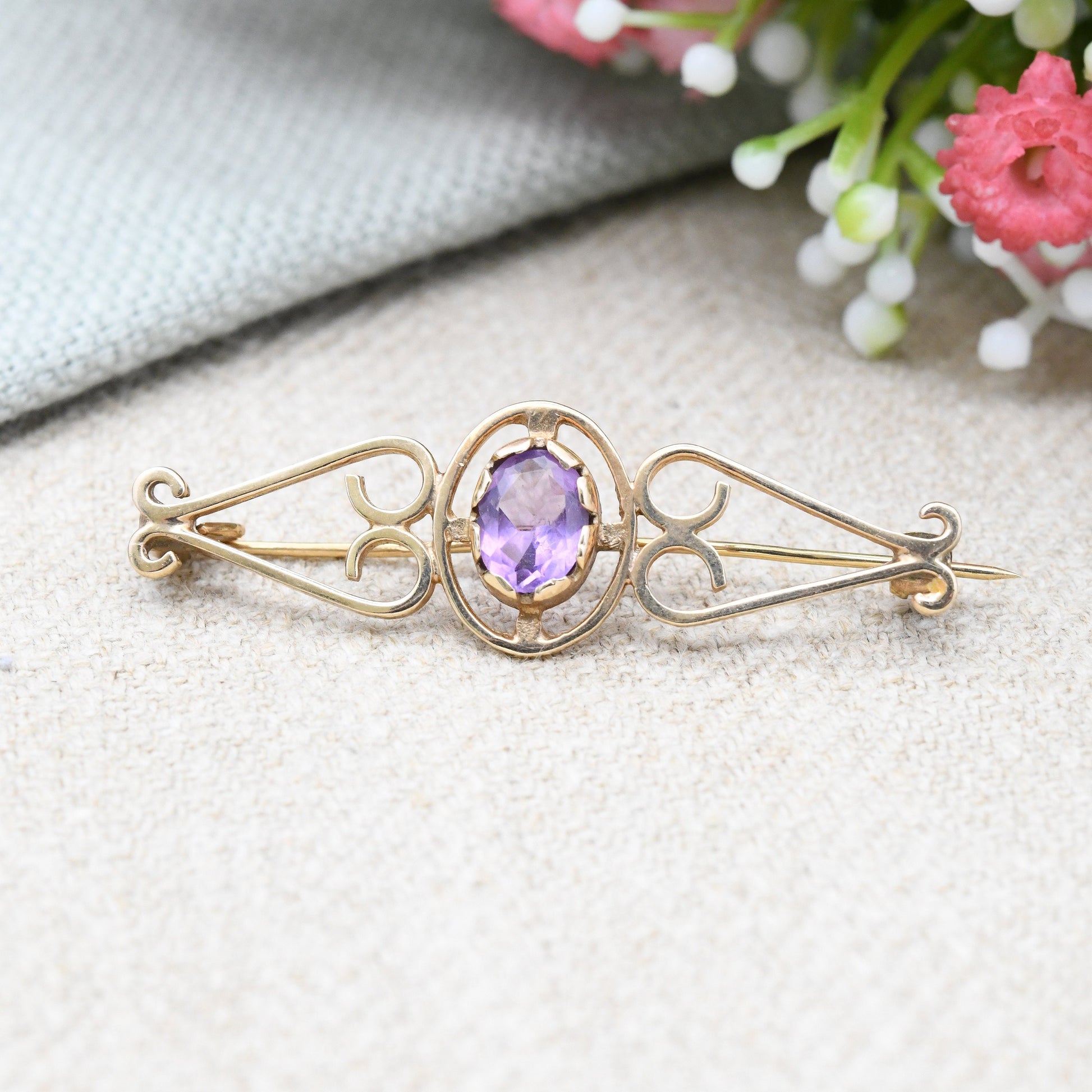 Vintage 9ct Gold Amethyst Brooch - Large Faceted Purple Gemstone Solitaire | Pretty Gift Brooch Pin | Love Heart Design