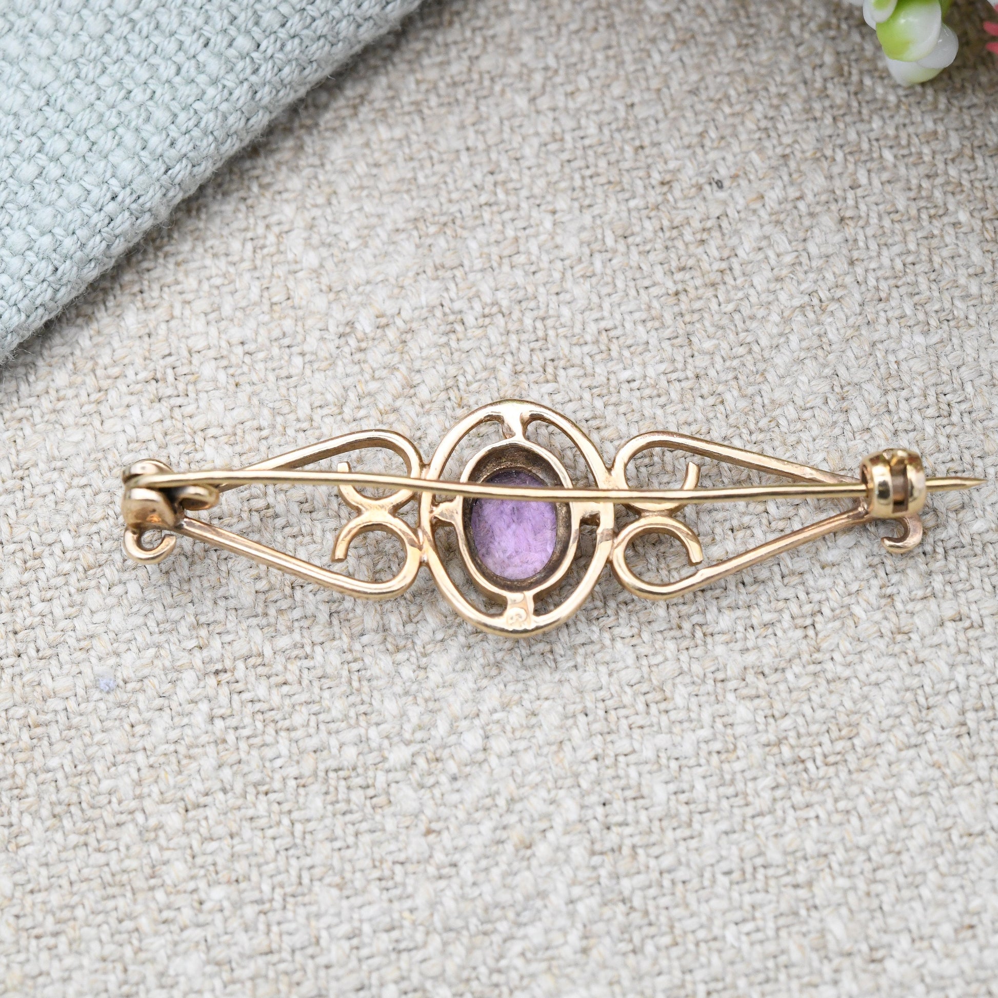 Vintage 9ct Gold Amethyst Brooch - Large Faceted Purple Gemstone Solitaire | Pretty Gift Brooch Pin | Love Heart Design