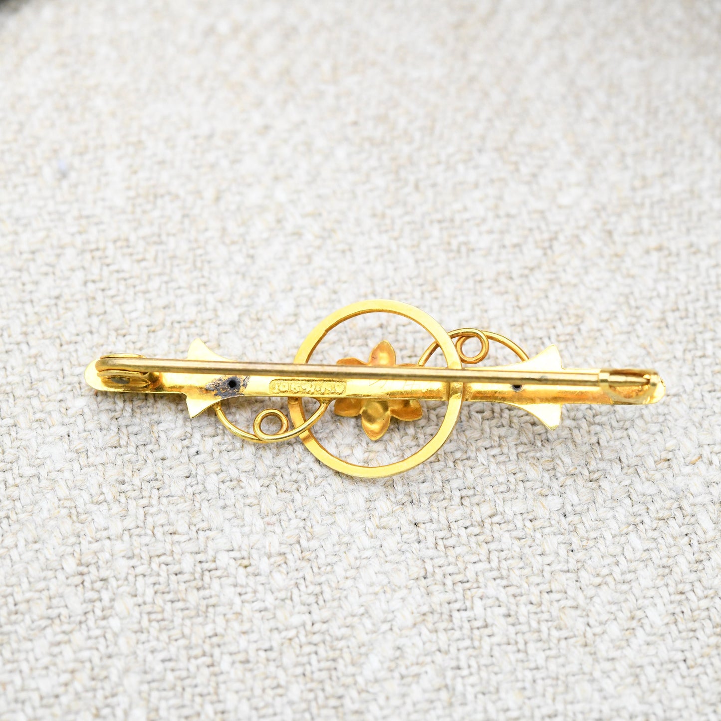 Antique 9ct Gold Brooch - Yellow Gold Flower | Pretty Floral Bar Brooch | Leaf Pin | Swirling Design