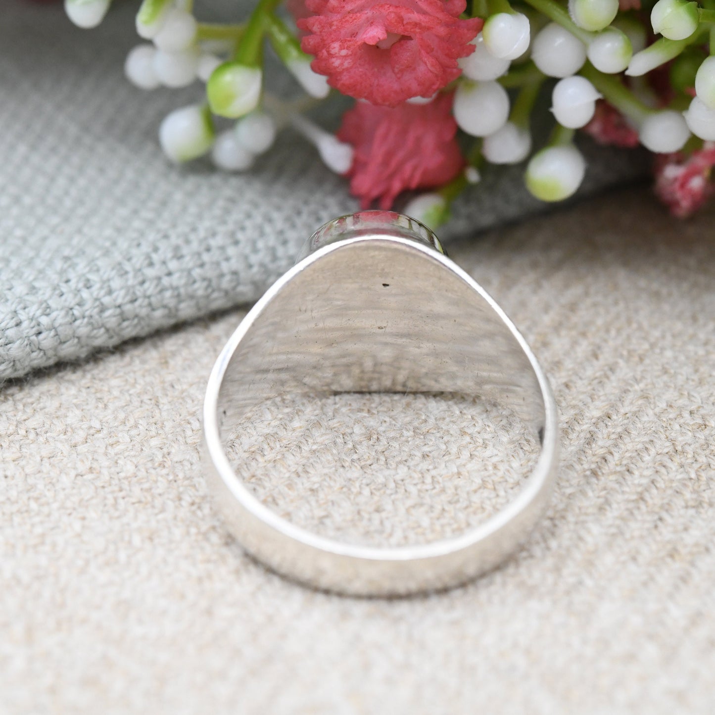 Vintage Silver Black Stone Signet Ring - Unusual Chunky Unisex Signet with Hand Engraved Pattern | UK Size - S | US Size - 9