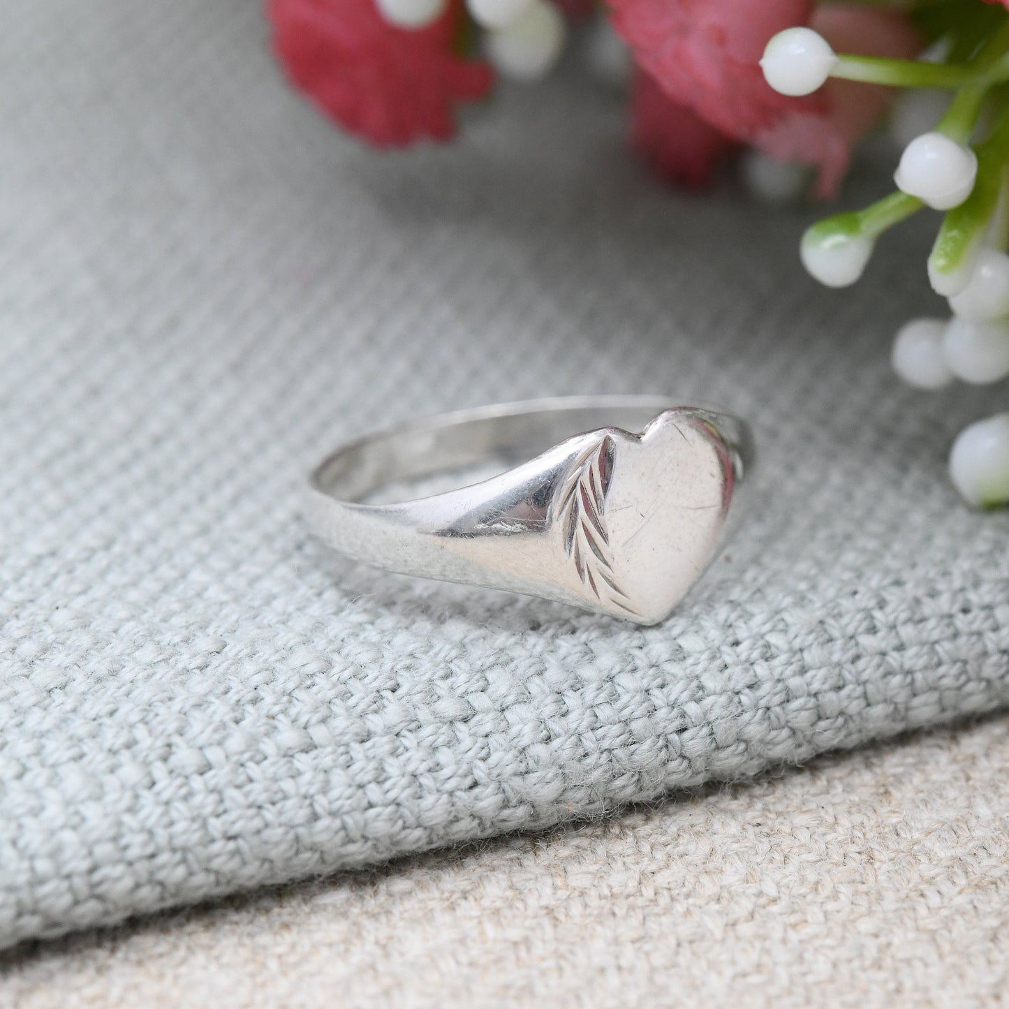 Vintage Sterling Silver Heart Signet Ring - Minimal Silver Love Heart Jewellery | Everyday Pinkie Ring | UK Size - M 1/2 | US Size - 6 1/2