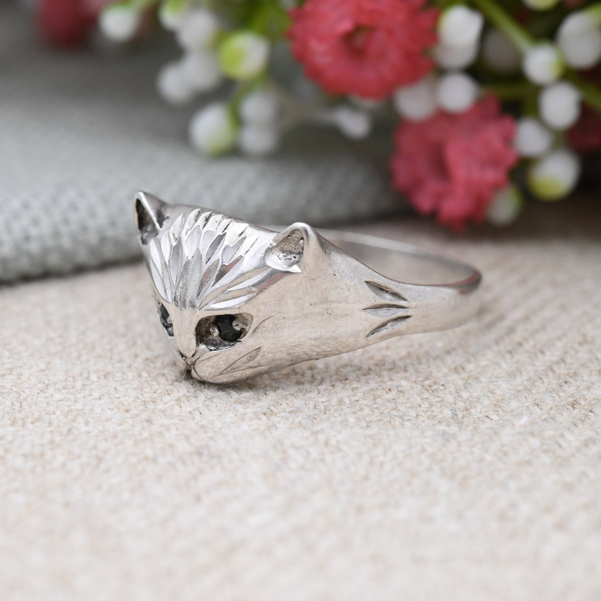 Vintage Sterling Silver Cat Face Ring Sapphire Eyes - Novelty Textured Animal Jewellery Cute Gift | Size UK Size - U 1/2 | US Size - 10 1/4