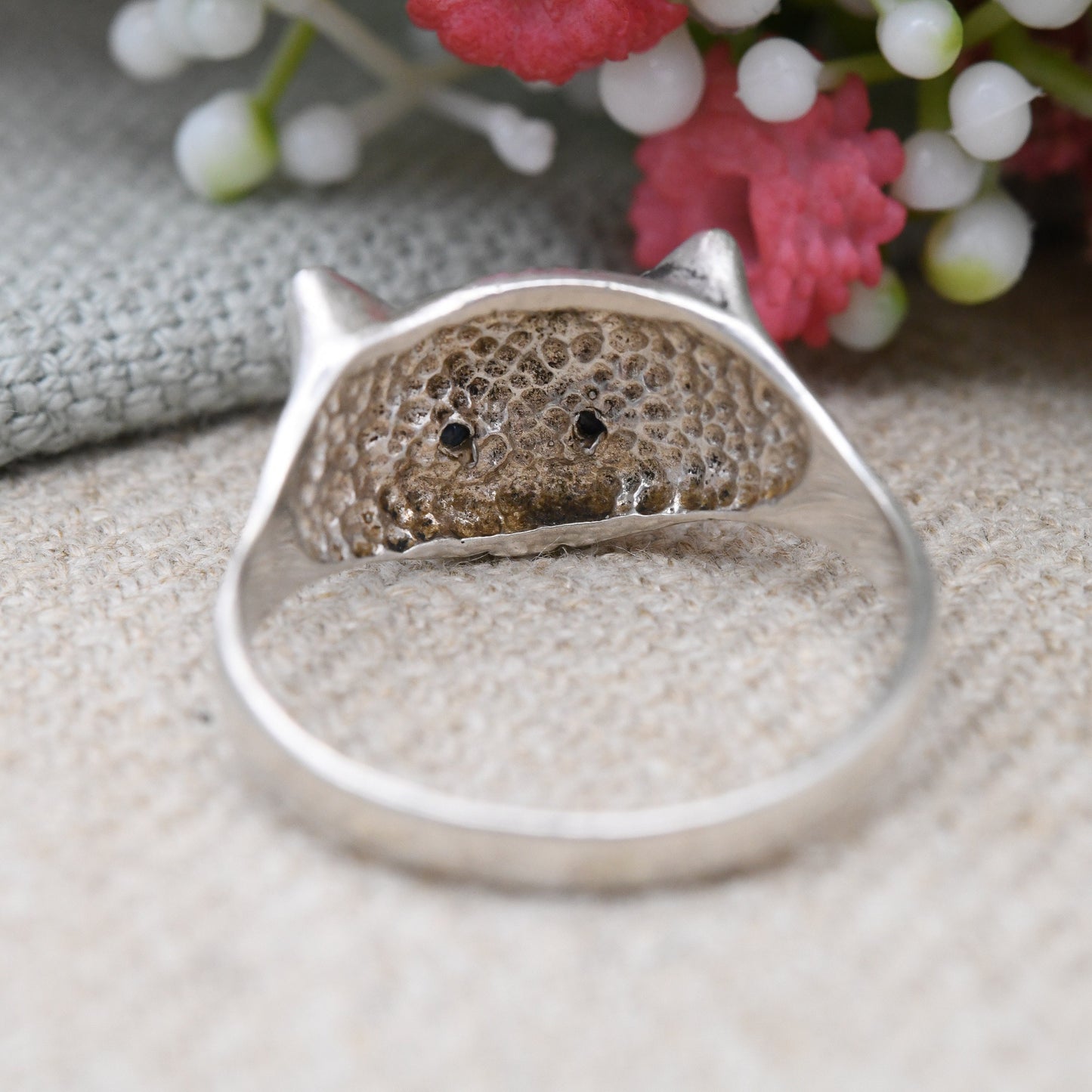 Vintage Sterling Silver Cat Face Ring Sapphire Eyes - Novelty Textured Animal Jewellery Cute Gift | Size UK Size - U 1/2 | US Size - 10 1/4