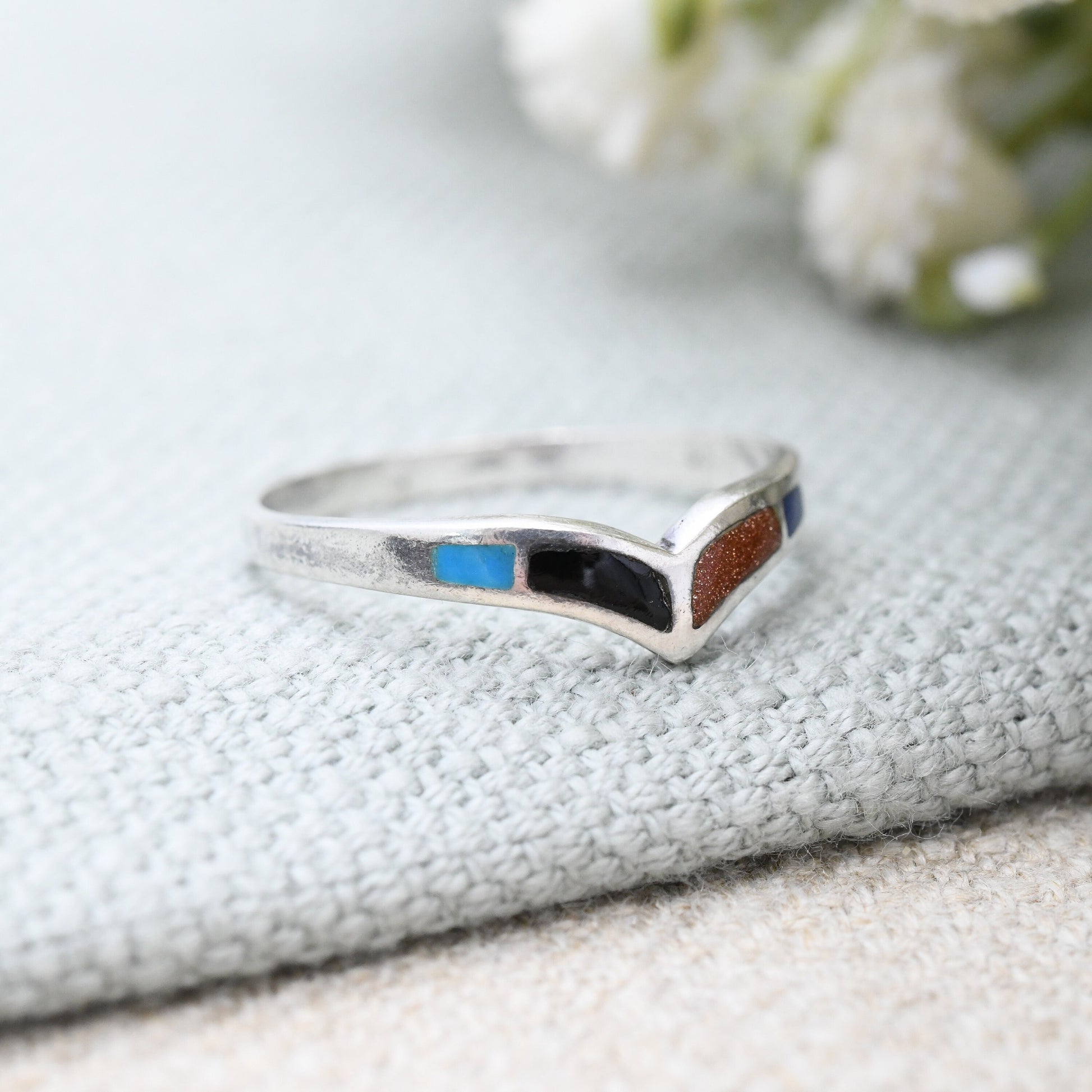 Vintage Sterling Silver Mixed Gemstone Inlay Wishbone Ring - Turquoise Onyx Goldstone Lapis Lazuli | UK Size - P 1/2 | US Size - 8