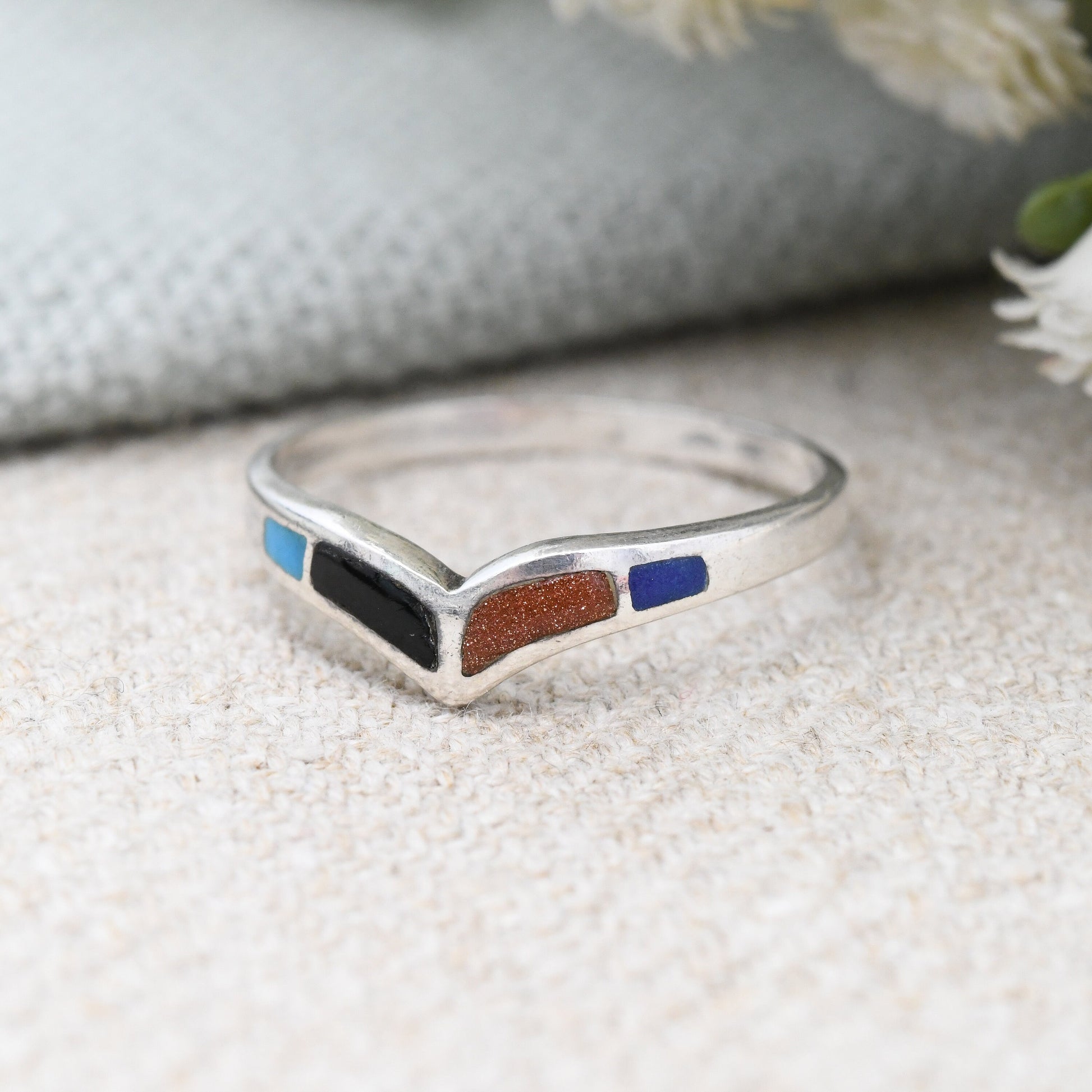 Vintage Sterling Silver Mixed Gemstone Inlay Wishbone Ring - Turquoise Onyx Goldstone Lapis Lazuli | UK Size - P 1/2 | US Size - 8