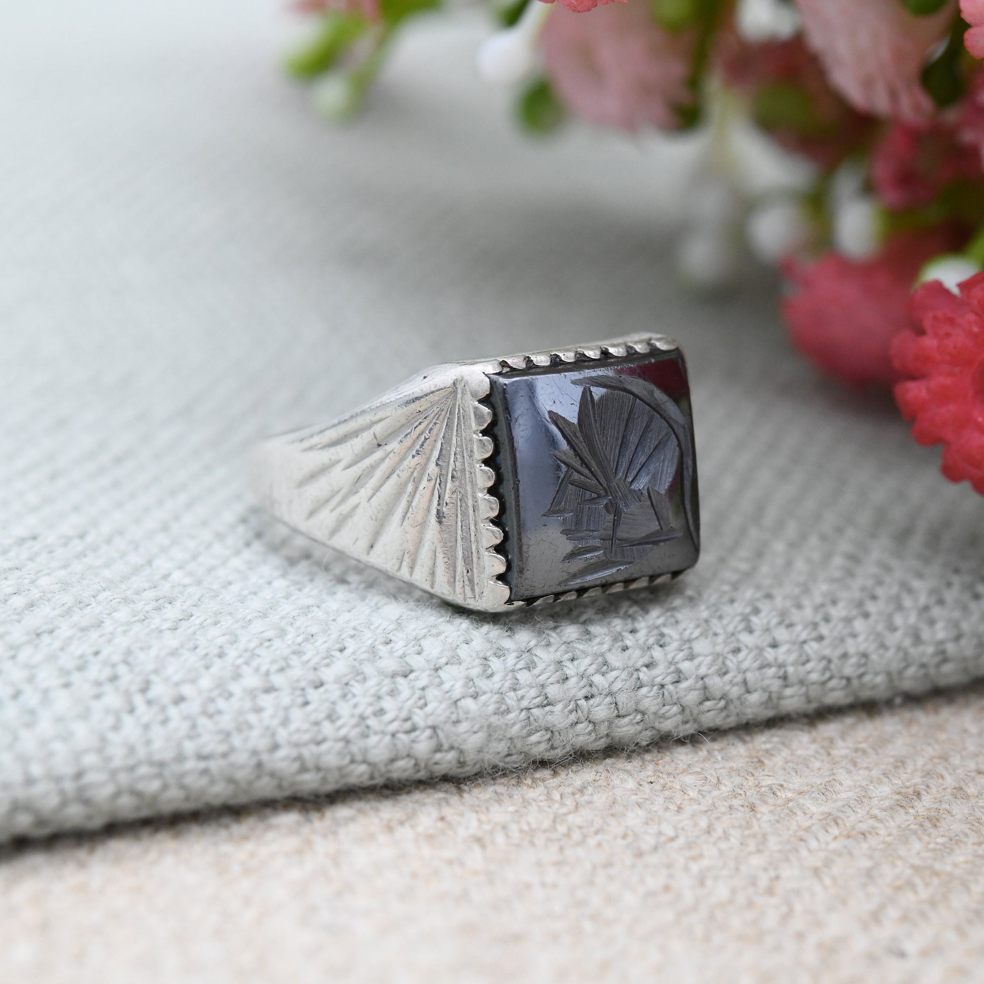 Vintage Sterling Silver Hematite Intaglio Signet Ring 1986 - Roman Soldier in Helmet | Mid-Century | UK Size - T | US Size - 9 1/2