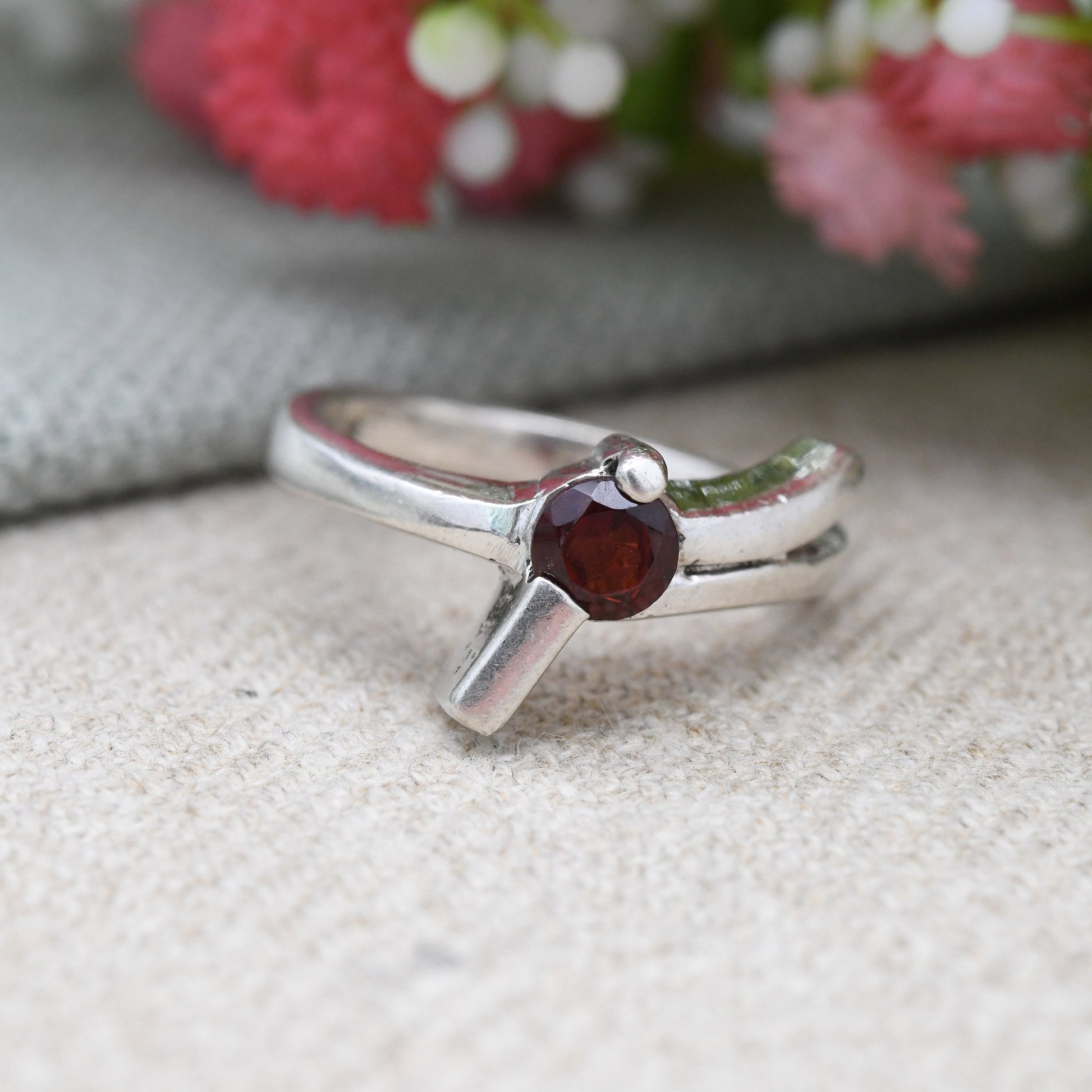 Vintage Sterling Silver Garnet Solitaire Ring with Quirky Studio Shape - Unusual Red Stone Ring | UK Size - P | US Size - 7 3/4