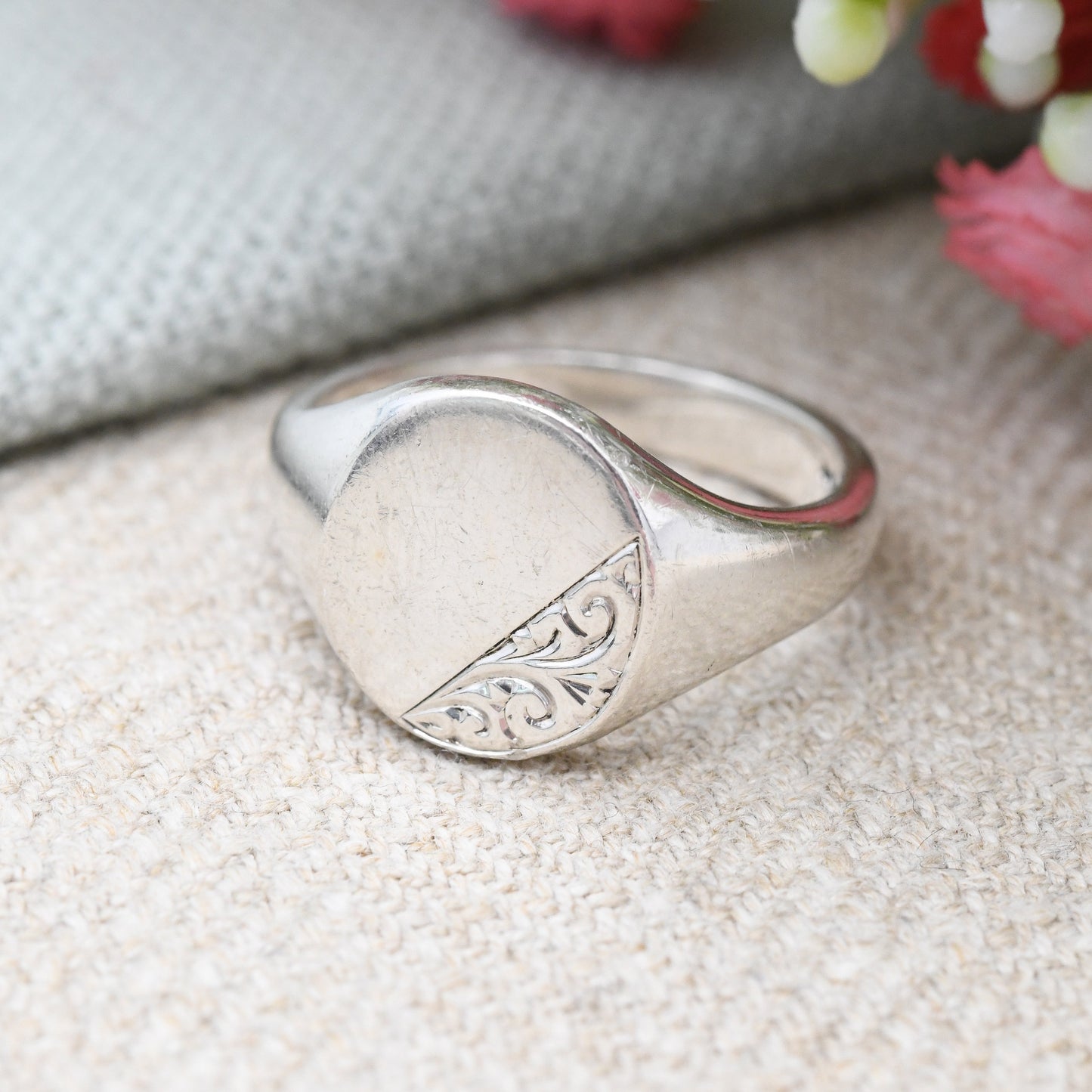 Vintage Sterling Silver Signet Ring with Engraved Scrolling Design - Large Chunky Unisex Everyday Silver | UK Size - S 1/2 | US Size - 9 1/4