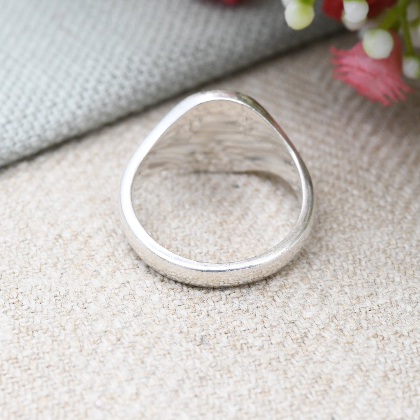 Vintage Sterling Silver Signet Ring with Engraved Scrolling Design - Large Chunky Unisex Everyday Silver | UK Size - S 1/2 | US Size - 9 1/4