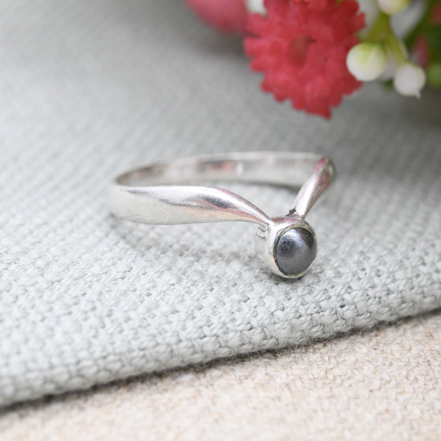 Vintage Sterling Silver Hematite Wishbone Ring - Cabochon Black Gemstone | Unisex Statement Ring | UK Size - P 1/2 | US Size - 8