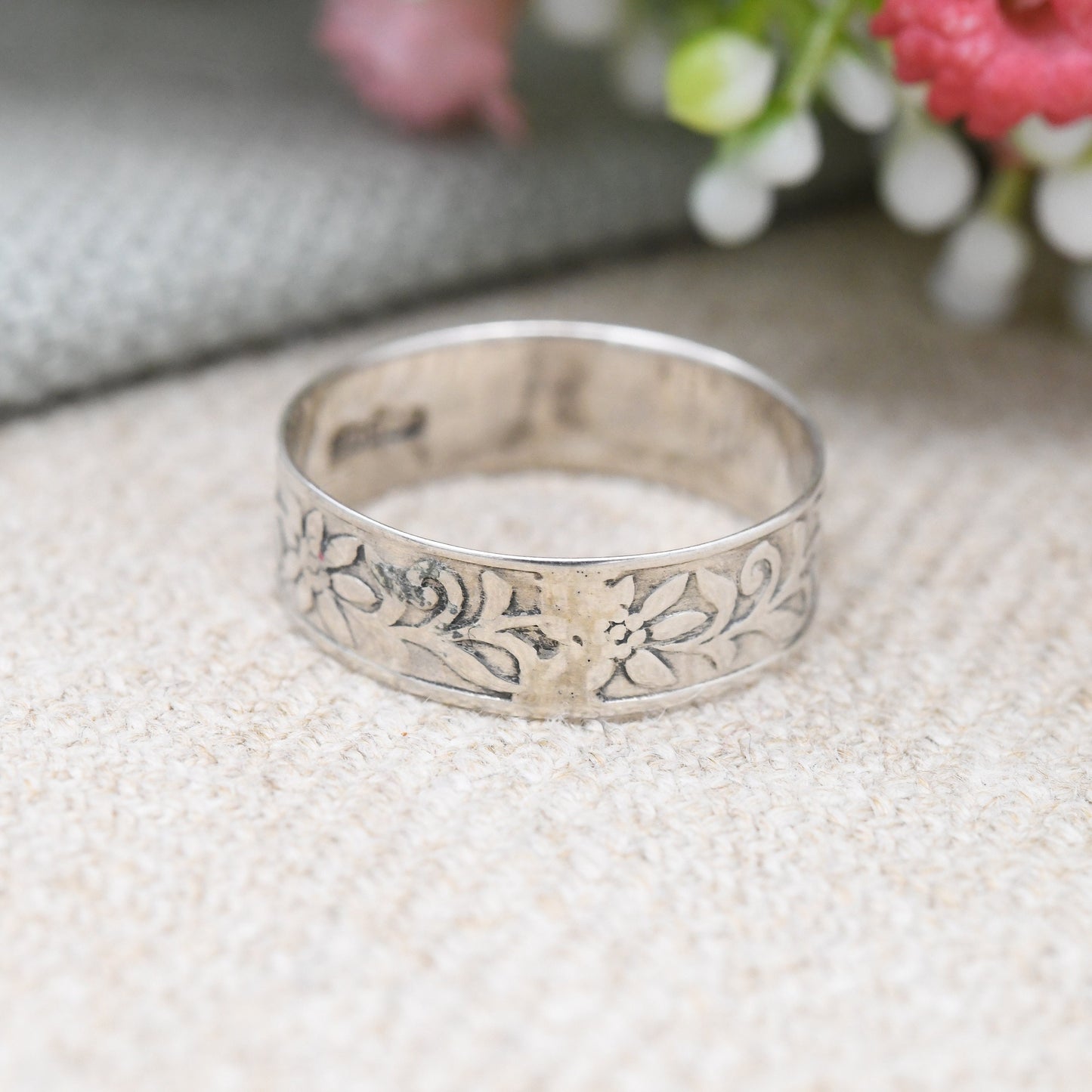 Vintage European Silver Flower Band Ring - Pretty Floral Design Textured Silver | UK Size - N | US Size - 6 3/4