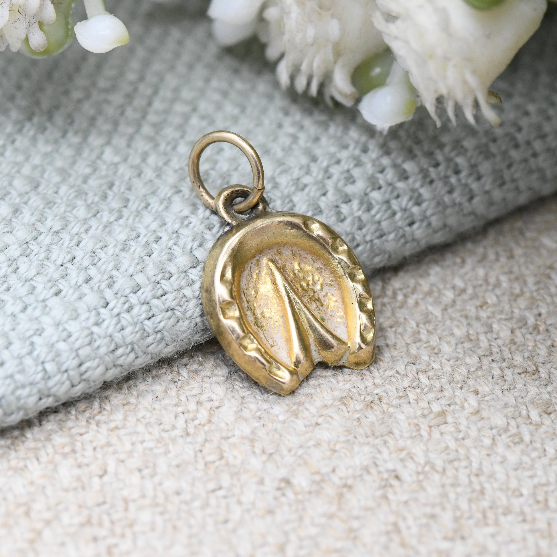 Vintage 9ct Gold Horseshoe Charm 1964 - Horse Hoof Pendant | Antique Style Good Luck Charm | Novelty Lucky Gift Pendant | Charm Bracelet