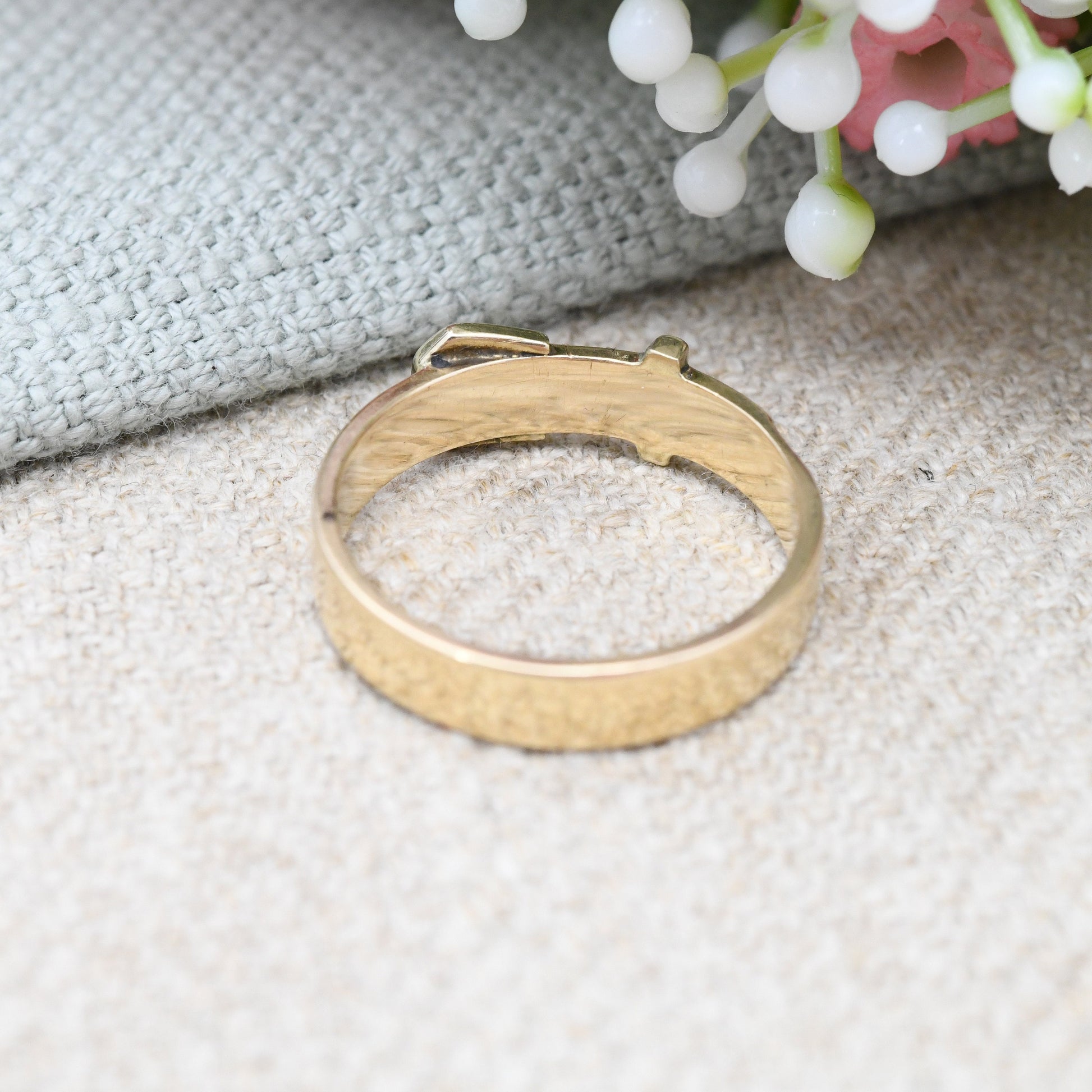 Vintage 9ct Gold Buckle Ring 1988 - Minimal Belt Band Mid-Century Victorian Style | Everyday Unisex Gold | UK Size - N 1/2 | US Size - 6 3/4