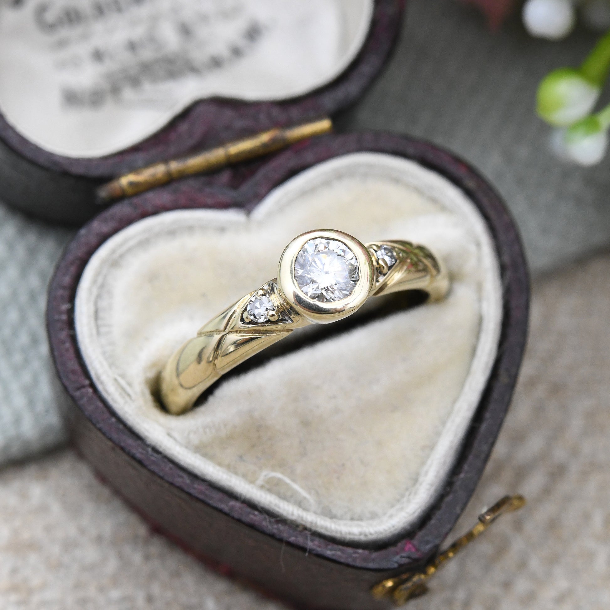 Vintage 9ct Gold Diamond Solitaire Ring 25 Points 0.25ct - with Side Stones | Yellow Gold Engagement Ring | UK Size - K | US Size - 5 1/4