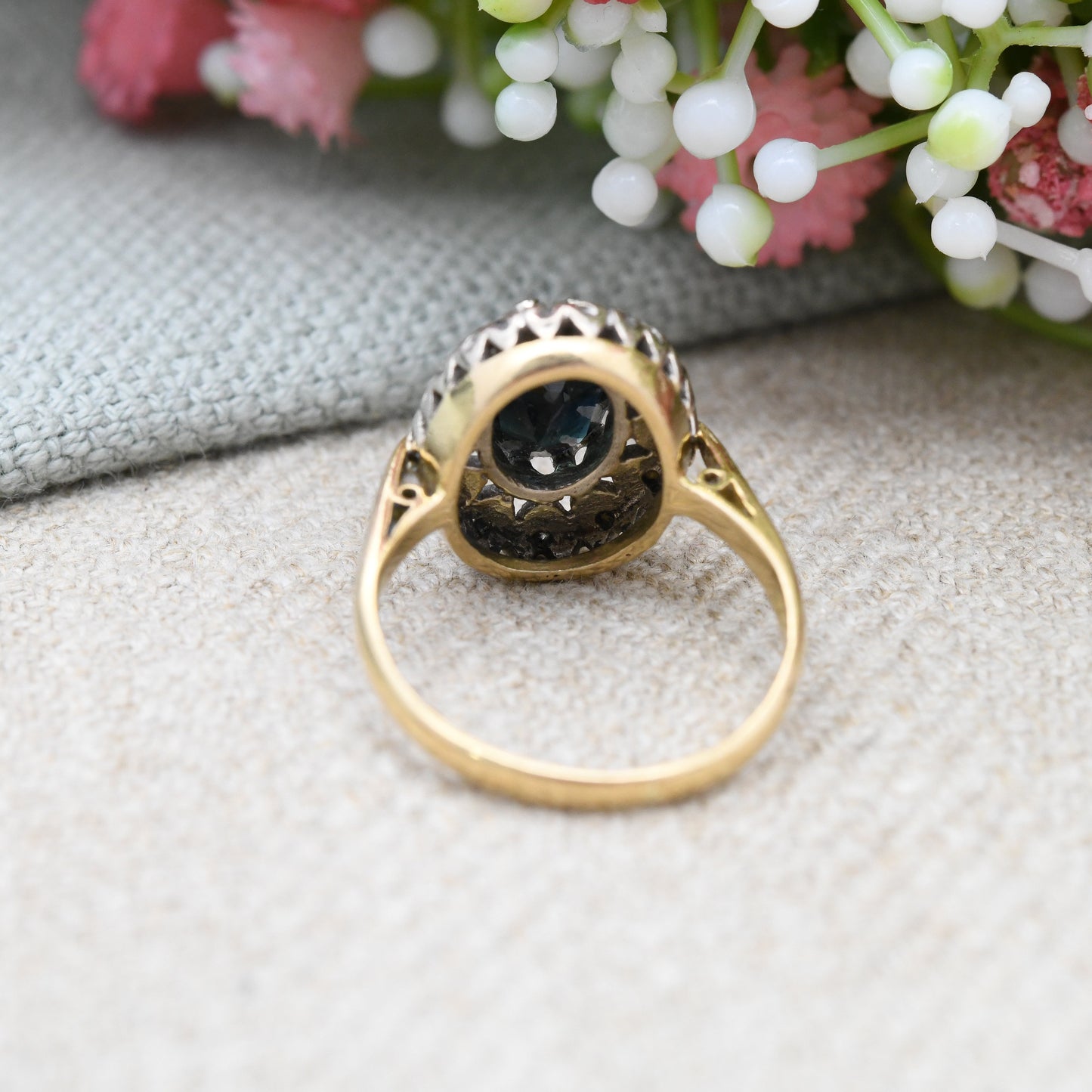 Vintage 18ct Gold Sapphire and Diamond Halo Ring - Mid-Century Vintage Cocktail Statement Ring | UK Size - M 1/2 | US Size - 6 1/2