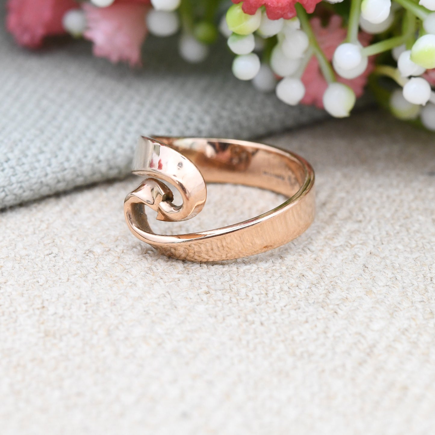 Vintage 9ct Gold Twist Band Ring 1990 - Minimalist Swirl Shape | Rose Gold Statement Jewellery | Chunky Band | UK Size - N | US Size - 6 1/2