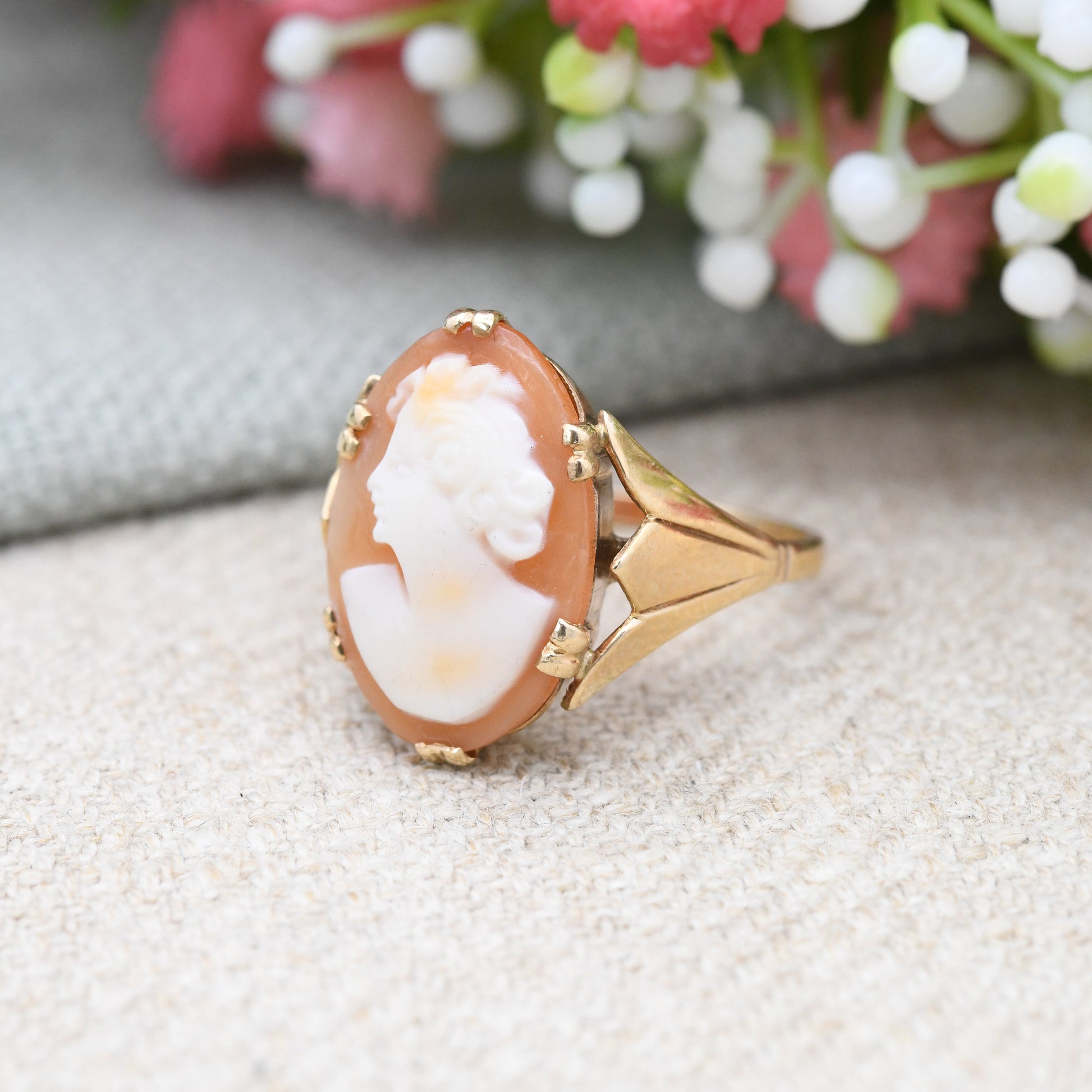 Vintage 9ct Gold Cameo Ring - Large Oval Shell Portrait Face Profile | Statement Ring | UK Size - N 1/2 | US Size - 7