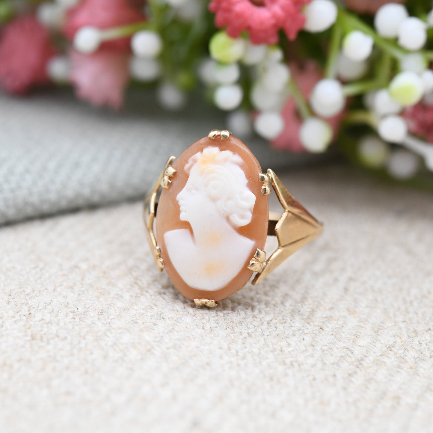 Vintage 9ct Gold Cameo Ring - Large Oval Shell Portrait Face Profile | Statement Ring | UK Size - N 1/2 | US Size - 7