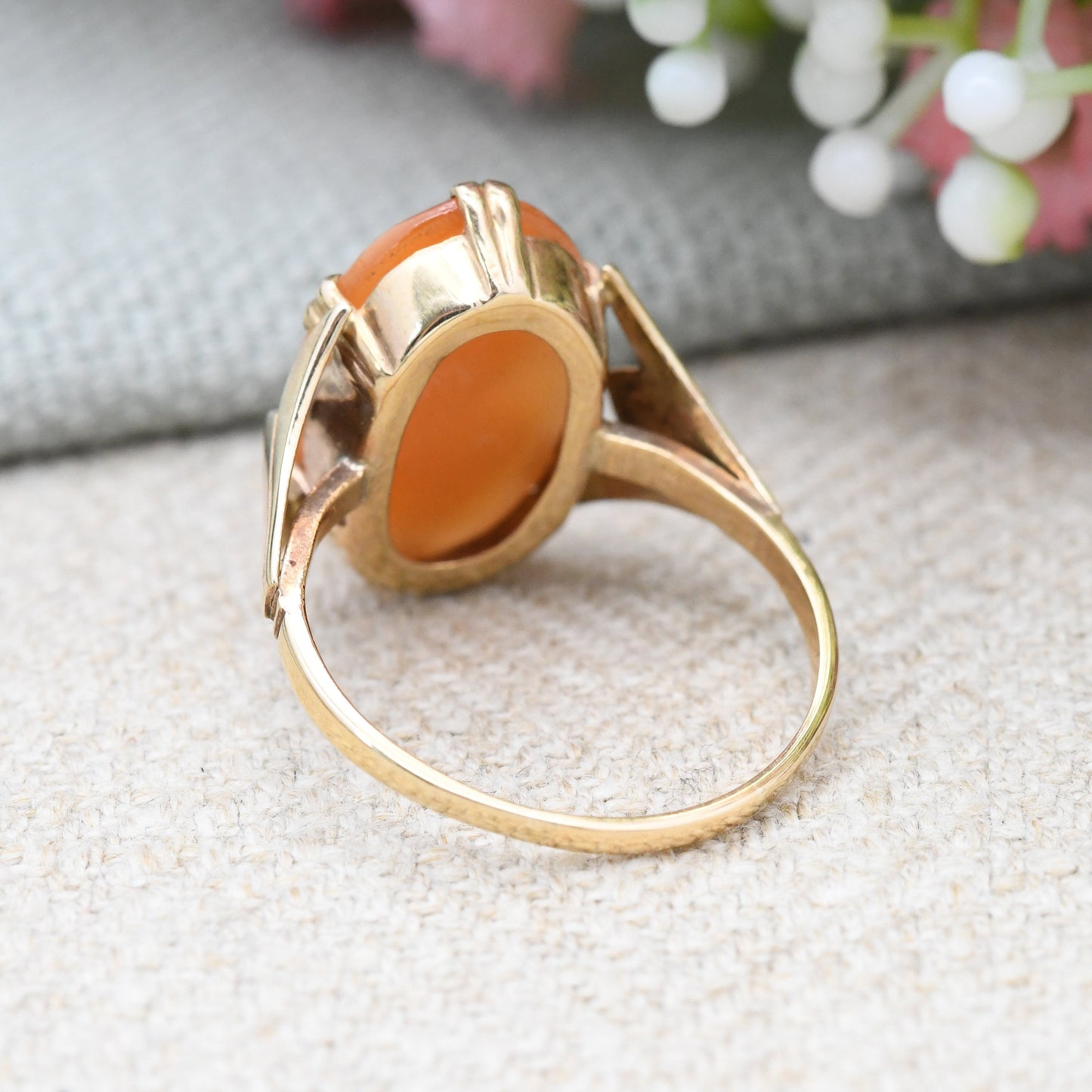 Vintage 9ct Gold Cameo Ring - Large Oval Shell Portrait Face Profile | Statement Ring | UK Size - N 1/2 | US Size - 7