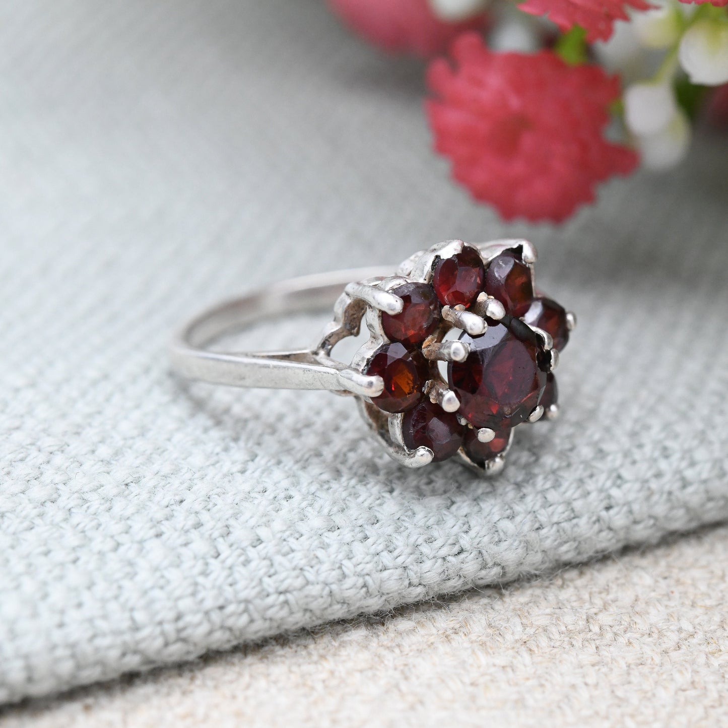 Vintage Sterling Silver Garnet Flower Ring - Pretty Floral Daisy Jewellery | January Birthday Gift | UK Size - M | US Size - 6