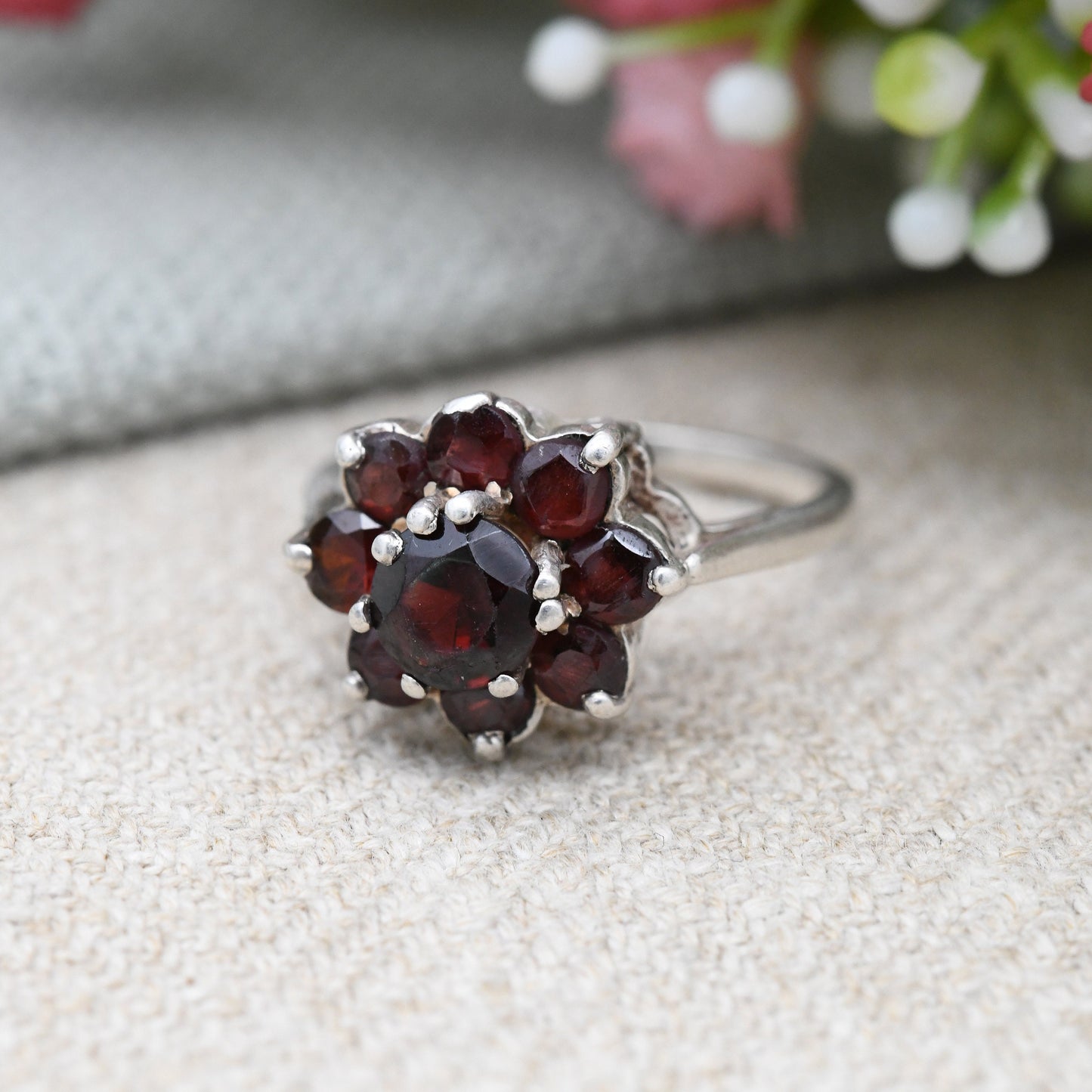 Vintage Sterling Silver Garnet Flower Ring - Pretty Floral Daisy Jewellery | January Birthday Gift | UK Size - M | US Size - 6