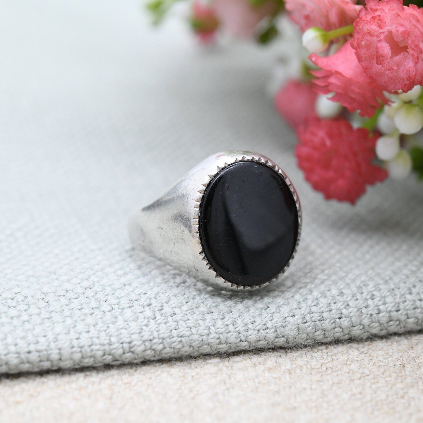 Vintage Sterling Silver Onyx Signet Ring 1977 - Chunky Gemstone Unisex Jewellery | Middle Finger Ring | UK Size - P | US Size - 7 3/4