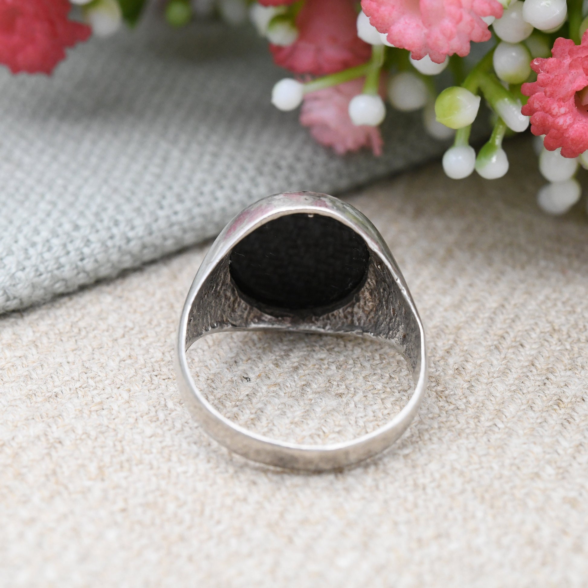 Vintage Sterling Silver Onyx Signet Ring 1977 - Chunky Gemstone Unisex Jewellery | Middle Finger Ring | UK Size - P | US Size - 7 3/4