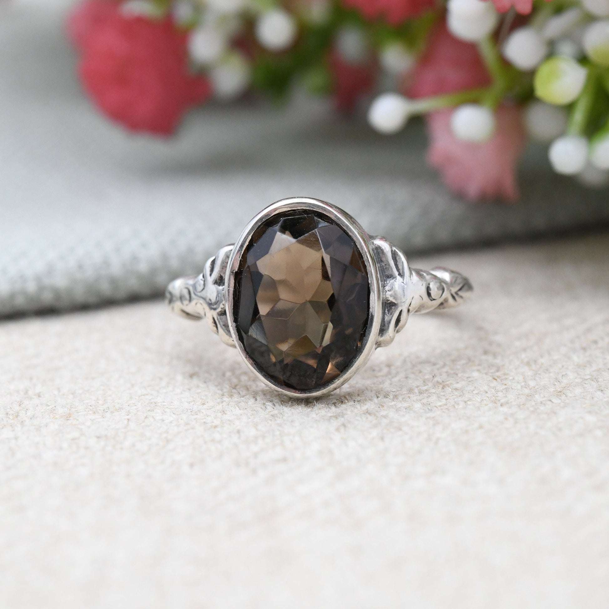 Vintage Sterling Silver Smoky Quartz Ring with Pretty Shoulders - Chunky Mid-Century Silver Jewellery | UK Size - P 1/2 | US Size - 7 3/4