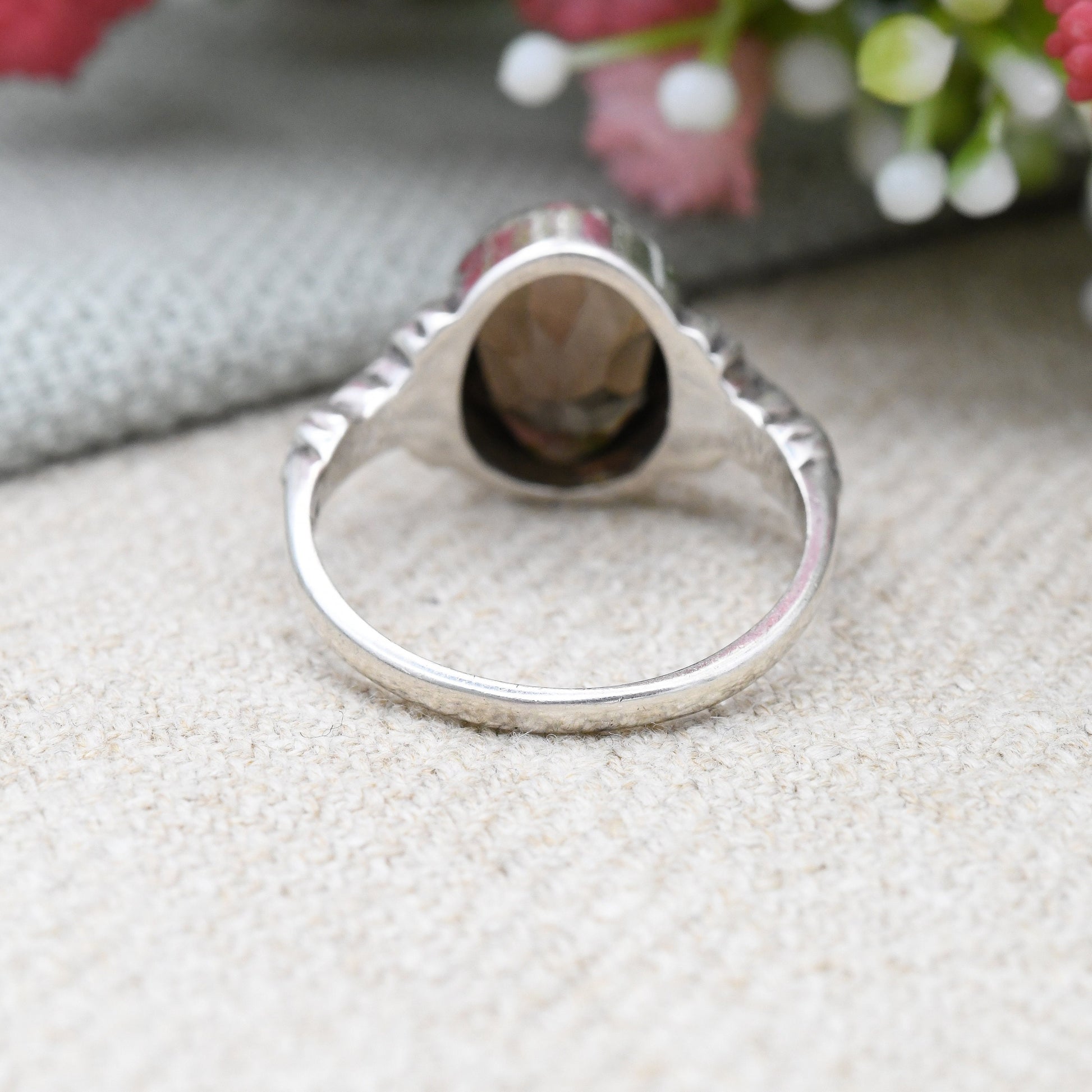 Vintage Sterling Silver Smoky Quartz Ring with Pretty Shoulders - Chunky Mid-Century Silver Jewellery | UK Size - P 1/2 | US Size - 7 3/4