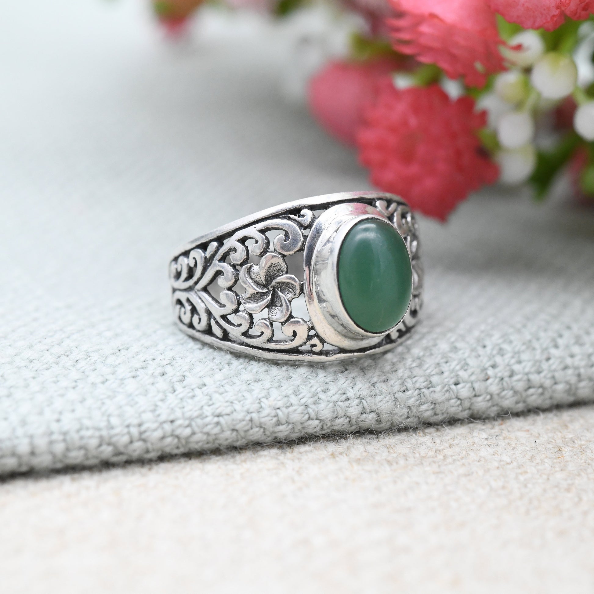 Vintage Sterling Silver Chrysoprase Flower Ring - Oval Cabochon Green Gemstone | Pretty Openwork Design | UK Size - L 1/2 | US Size - 6